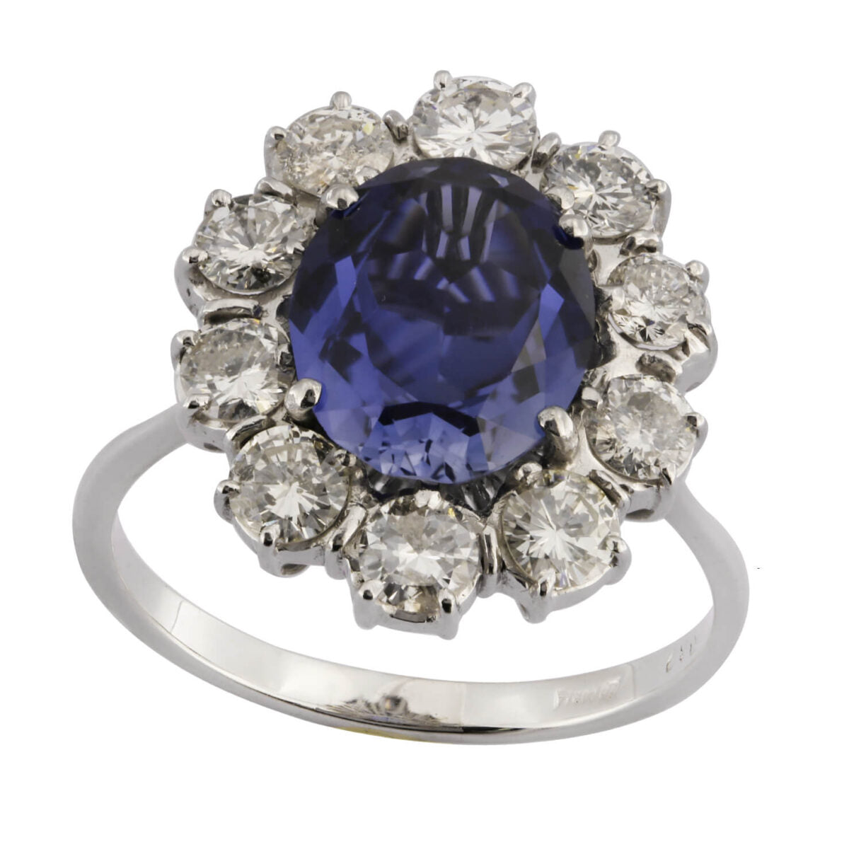 Anello in oro con zaffiro centrale trattato 3,50 ct e diamanti taglio round 1,40 ct tot