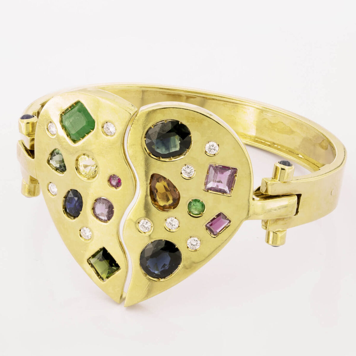 Bracciale Cuore in oro giallo , zaffiri e smeraldi 9,70ct tot e diamanti 0,45ct tot