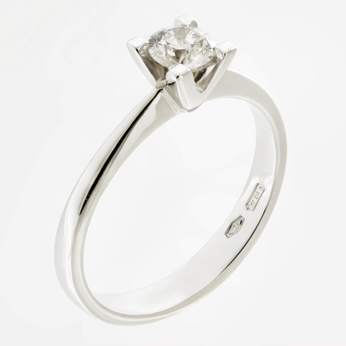 Anello solitario in oro e diamante 0,37ct