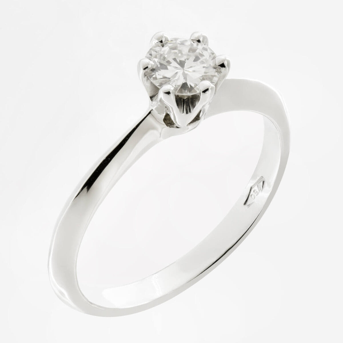 Anello solitario in oro e diamante 0,39ct