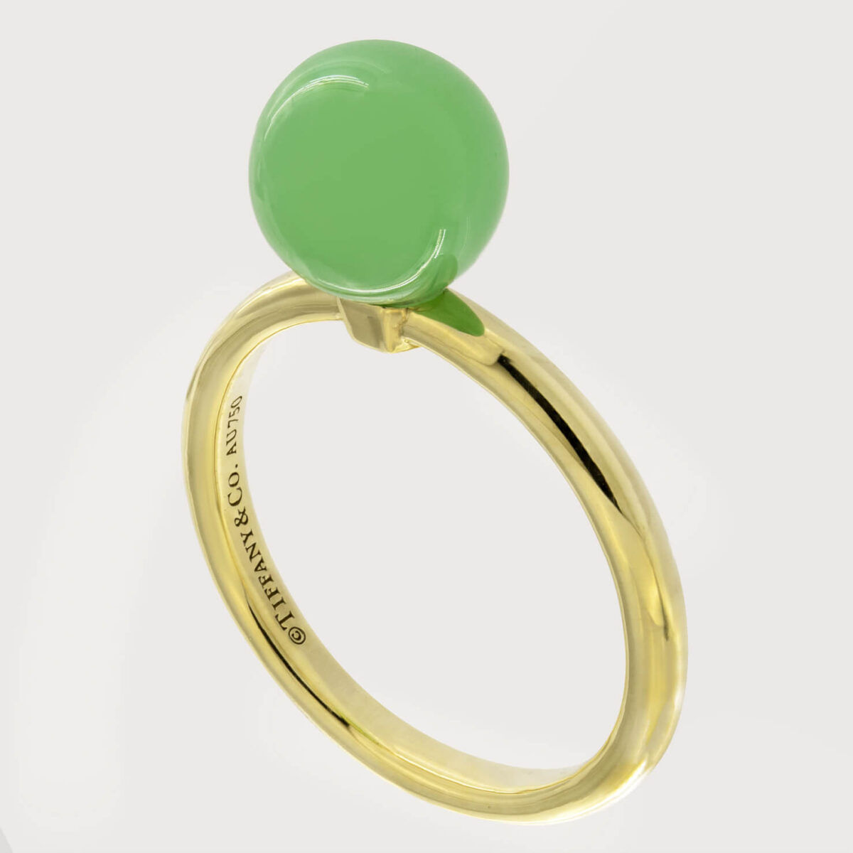 Anello Tiffany Ball in oro giallo e calcedonio verde
