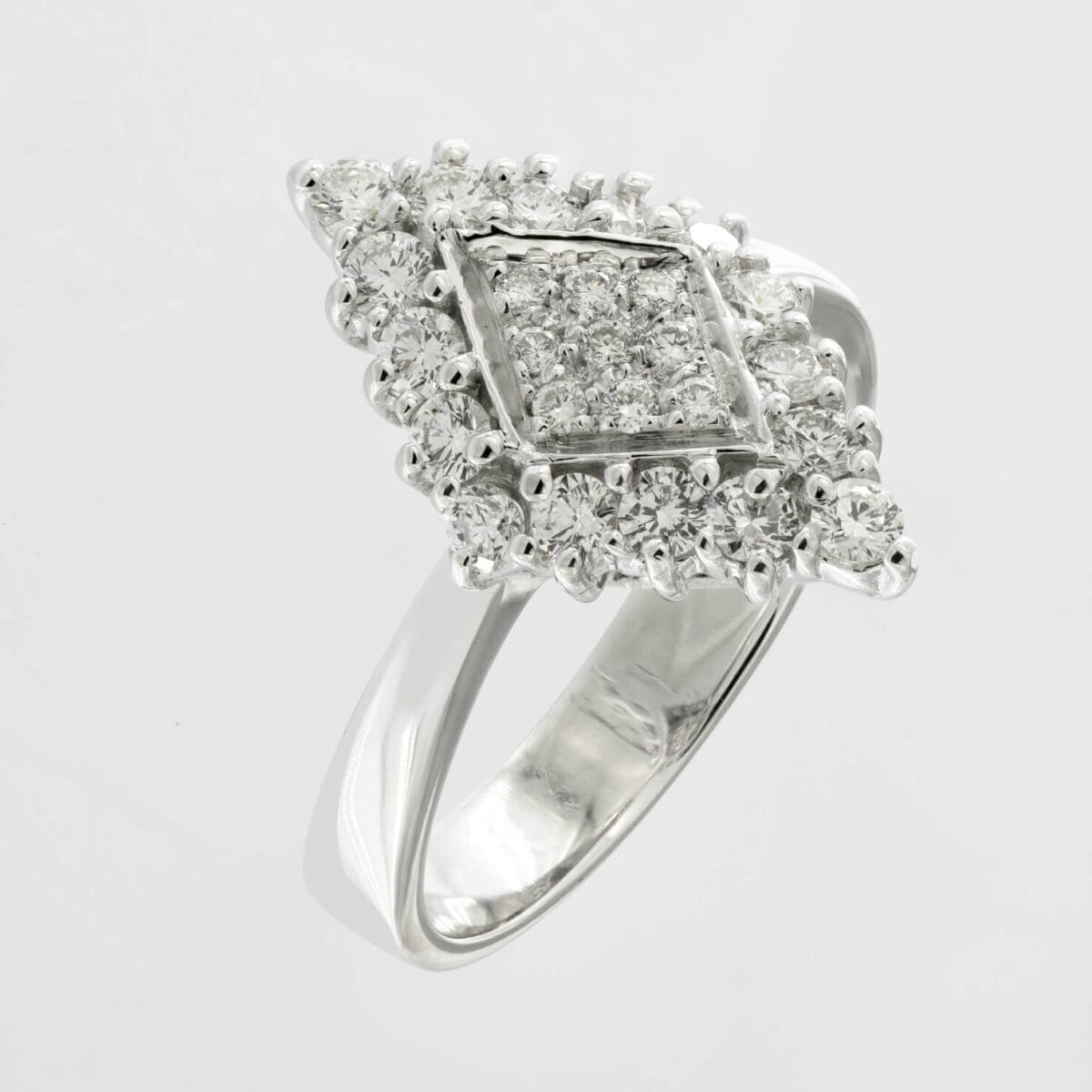 Anello in oro bianco e diamanti 0,73ct tot