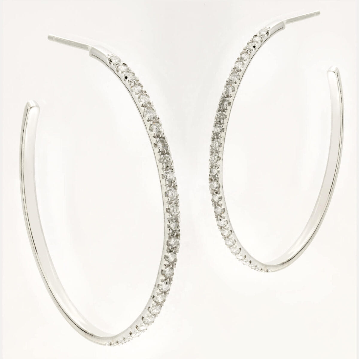 Orecchini cerchio in oro bianco e diamanti 0,75ct tot