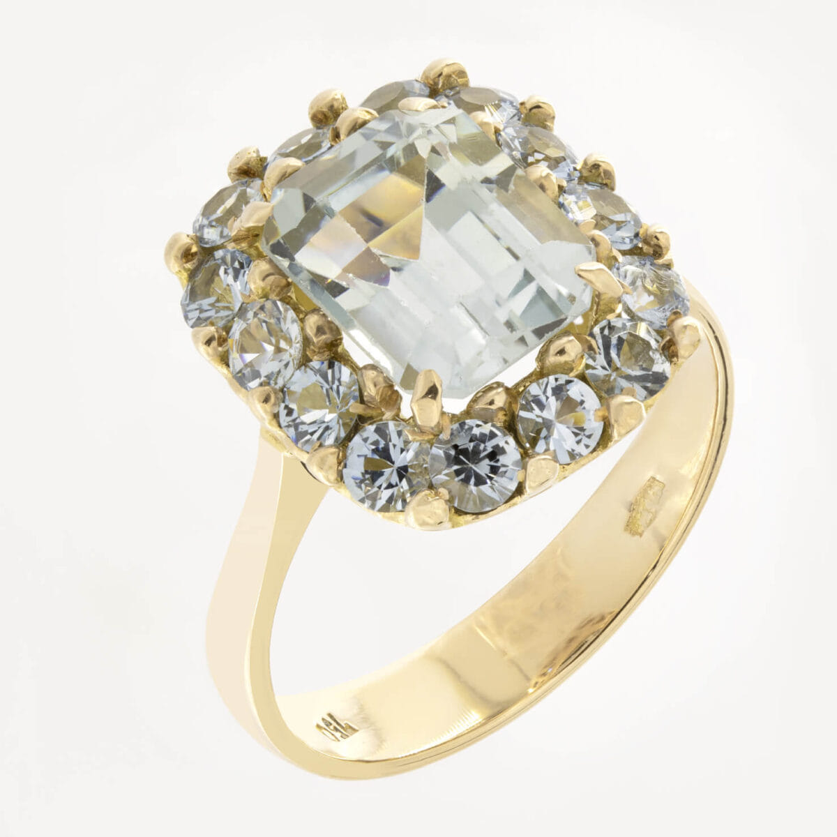 Anello in oro giallo e acquamarina 4,80ct