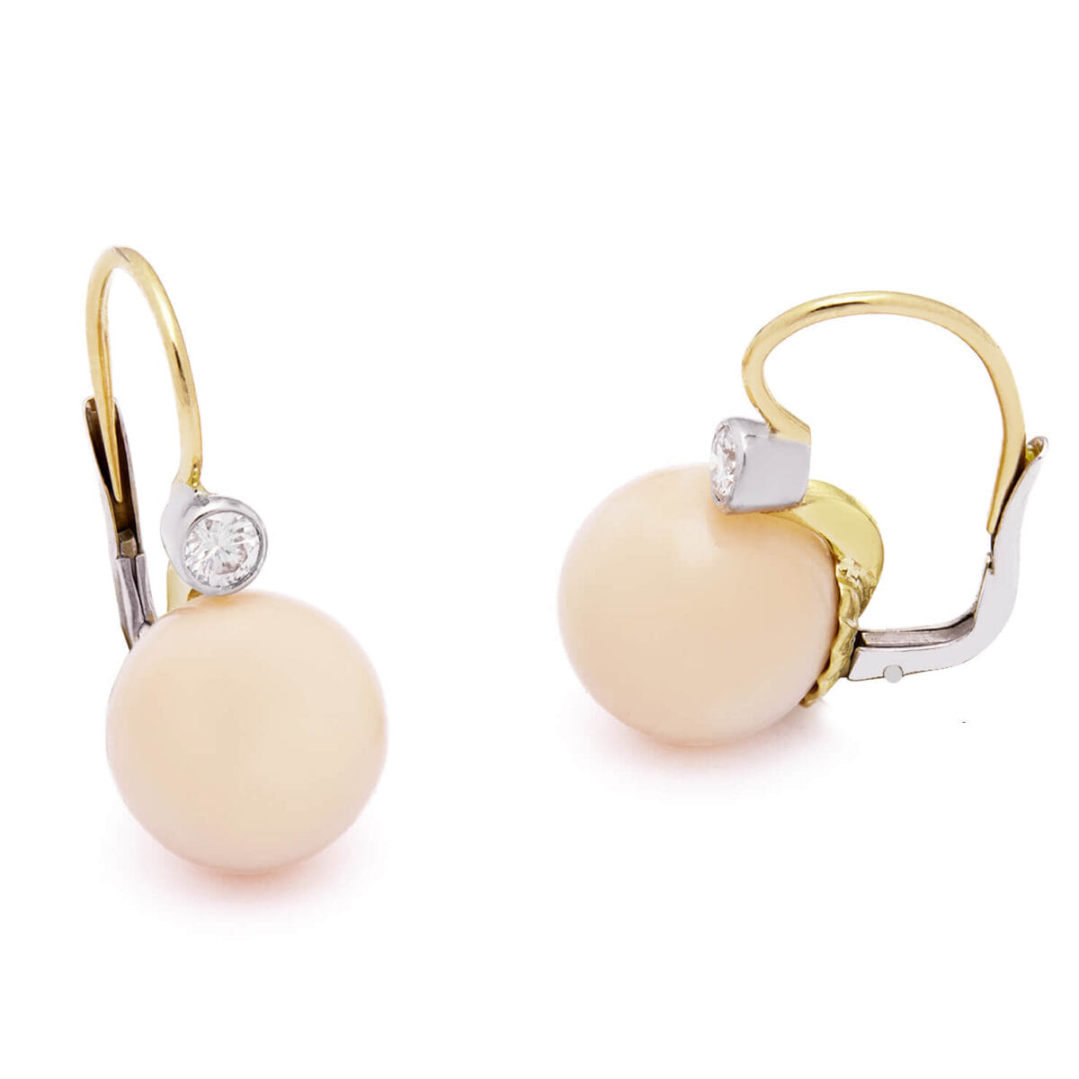 Orecchini in oro giallo e bianco 18kt con corallo rosa 12,5mm e diamanti 0,30ct tot