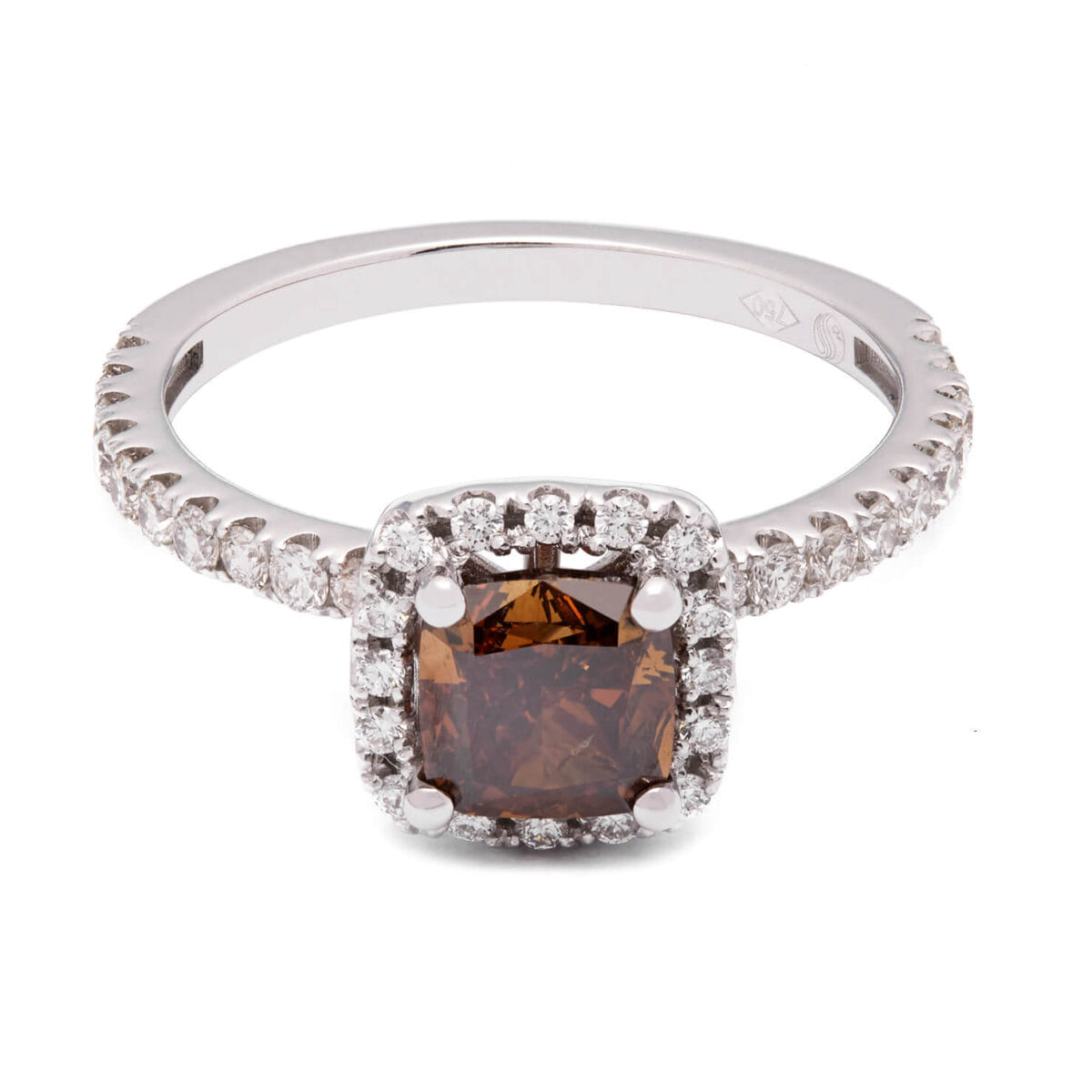 Anello in oro bianco e diamanti con diamante centrale Fancy Vivid Orange