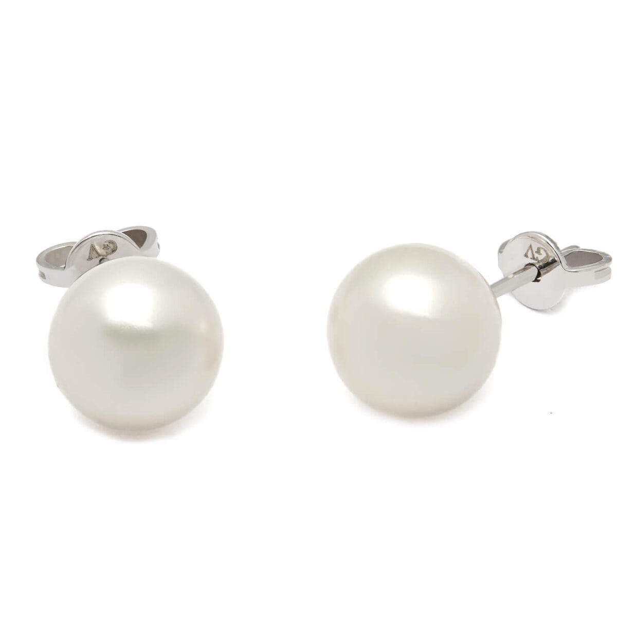 Orecchini a lobo in oro bianco e perle bianche da 10mm