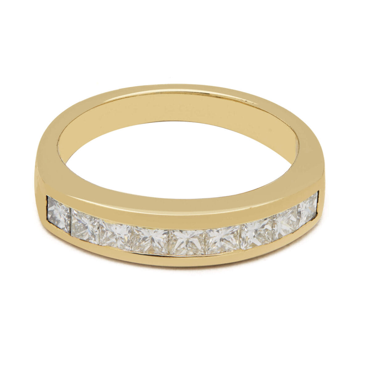 Anello veretta in oro giallo con diamanti taglio princess a binario