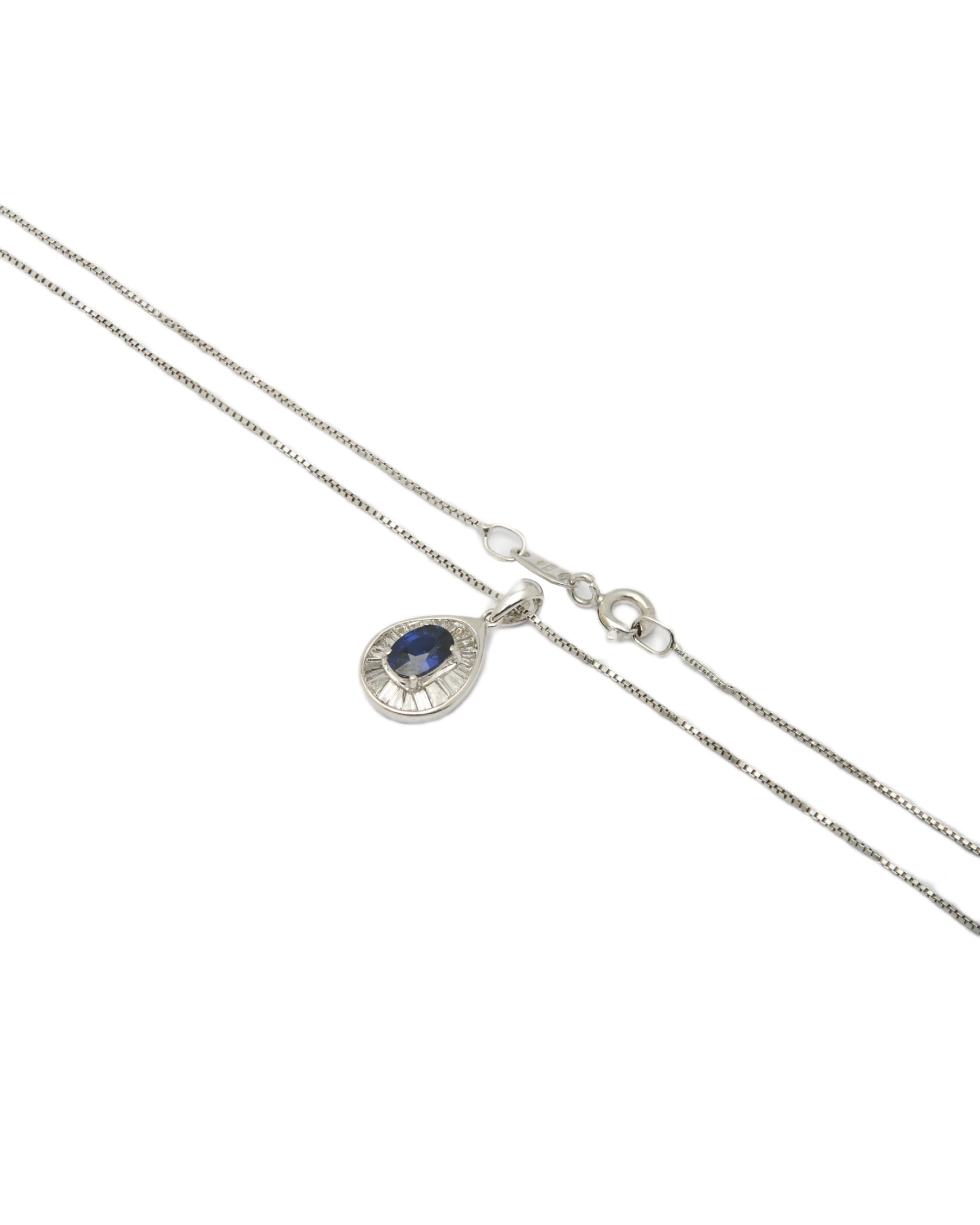 Collana in oro bianco con ciondolo diamanti tapered e zaffiro centrale-2