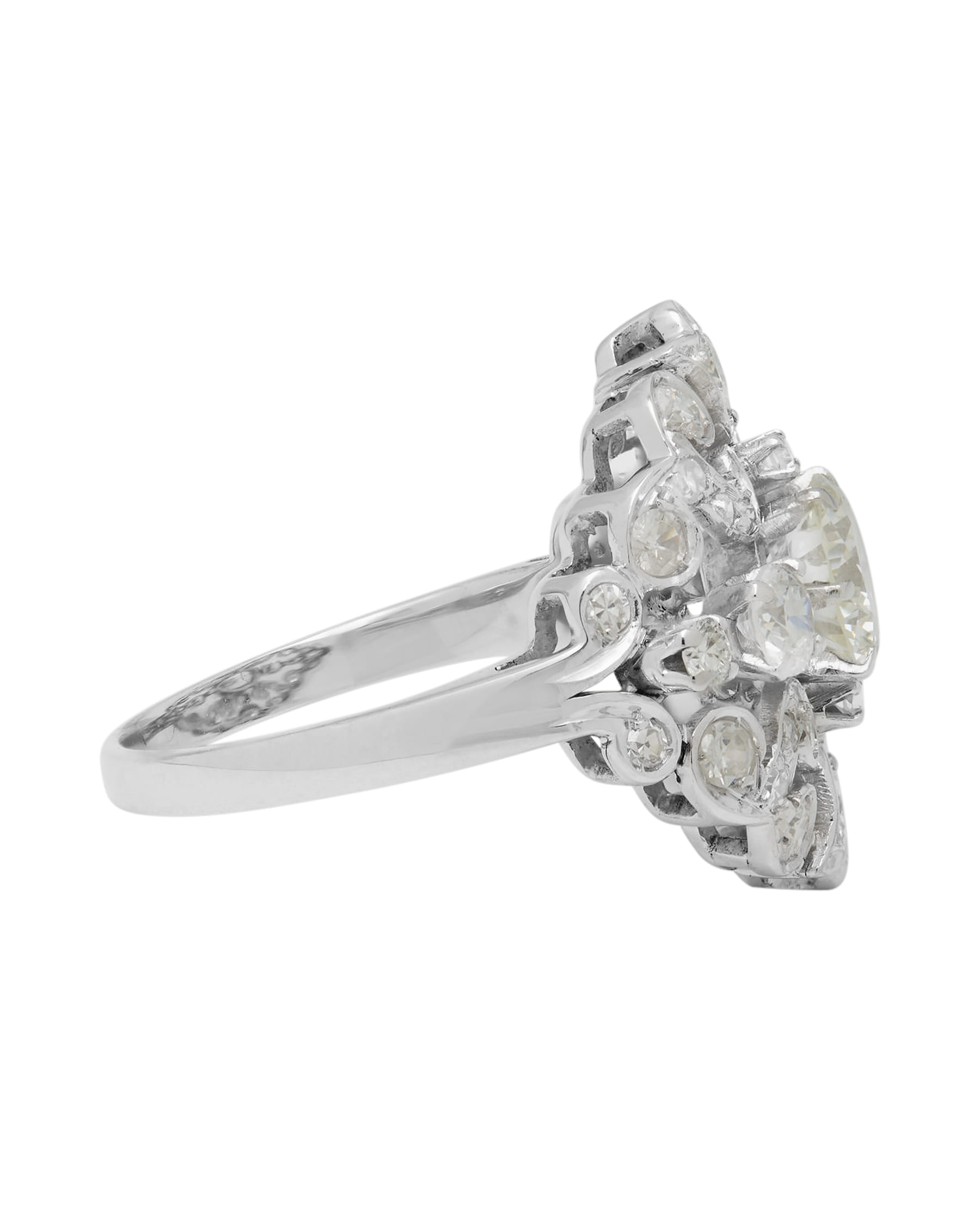 Anello ricamo in oro bianco con diamanti e diamante centrale 0,95 ct-2