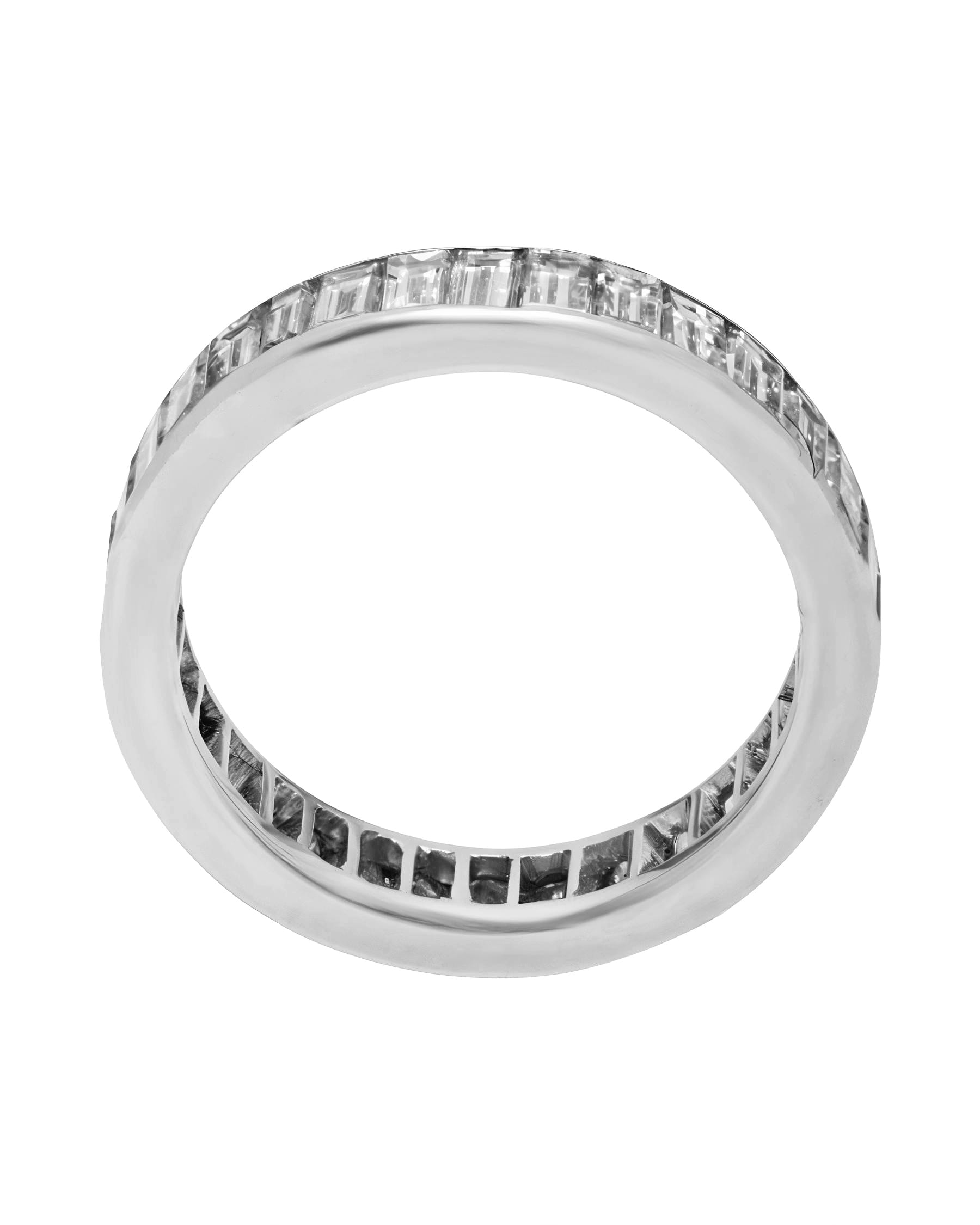 Anello eternity in oro bianco a binario con diamanti baguette-3