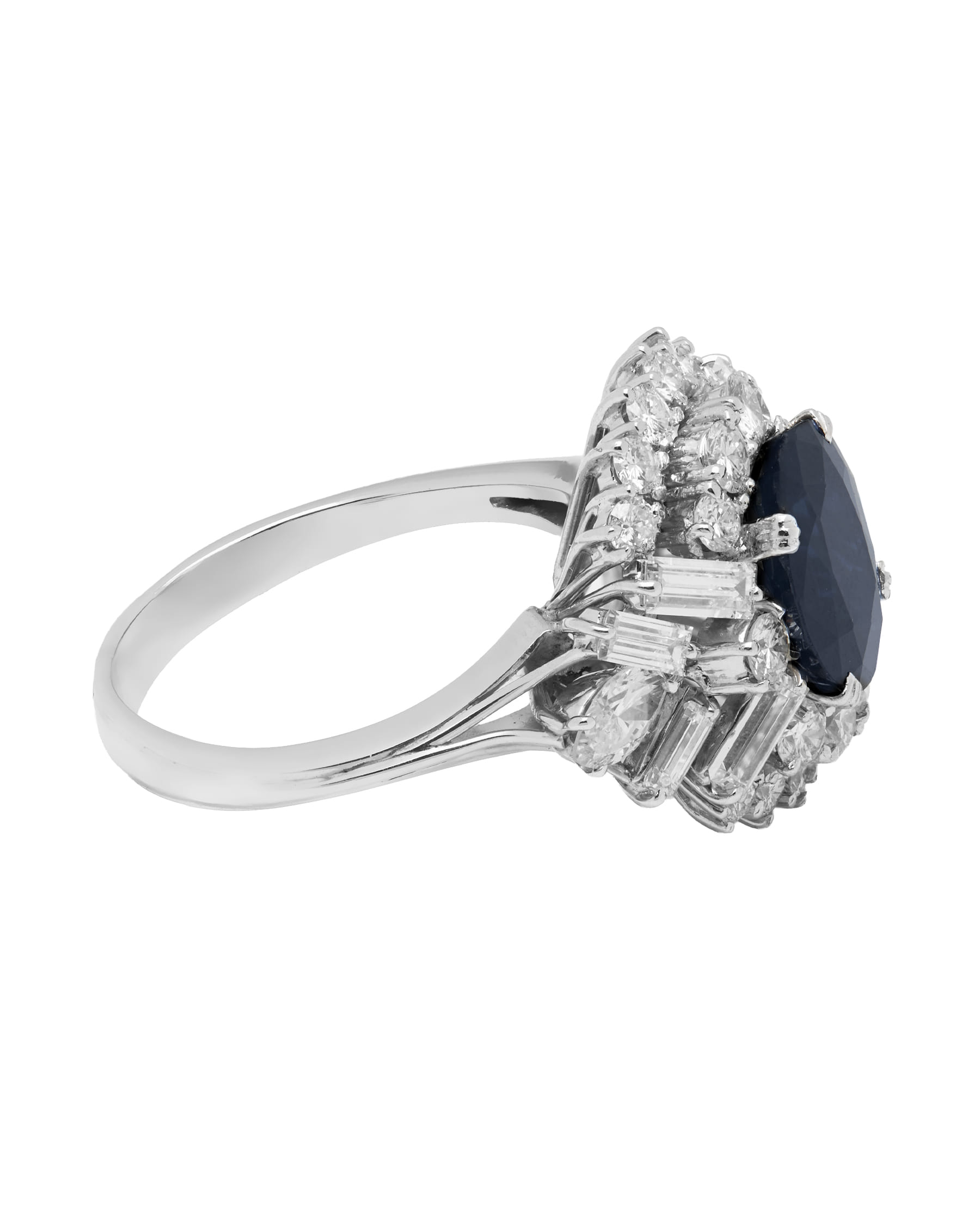 Anello in oro bianconcon zaffiro centrale e doppio giro di diamanti round e fantasy-2