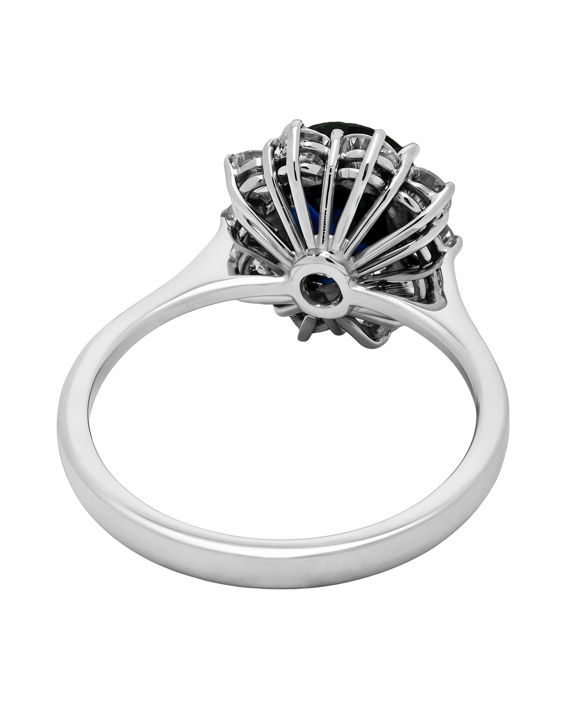 Anello lady d in oro bianco con zaffiro centrale e diamanti-3