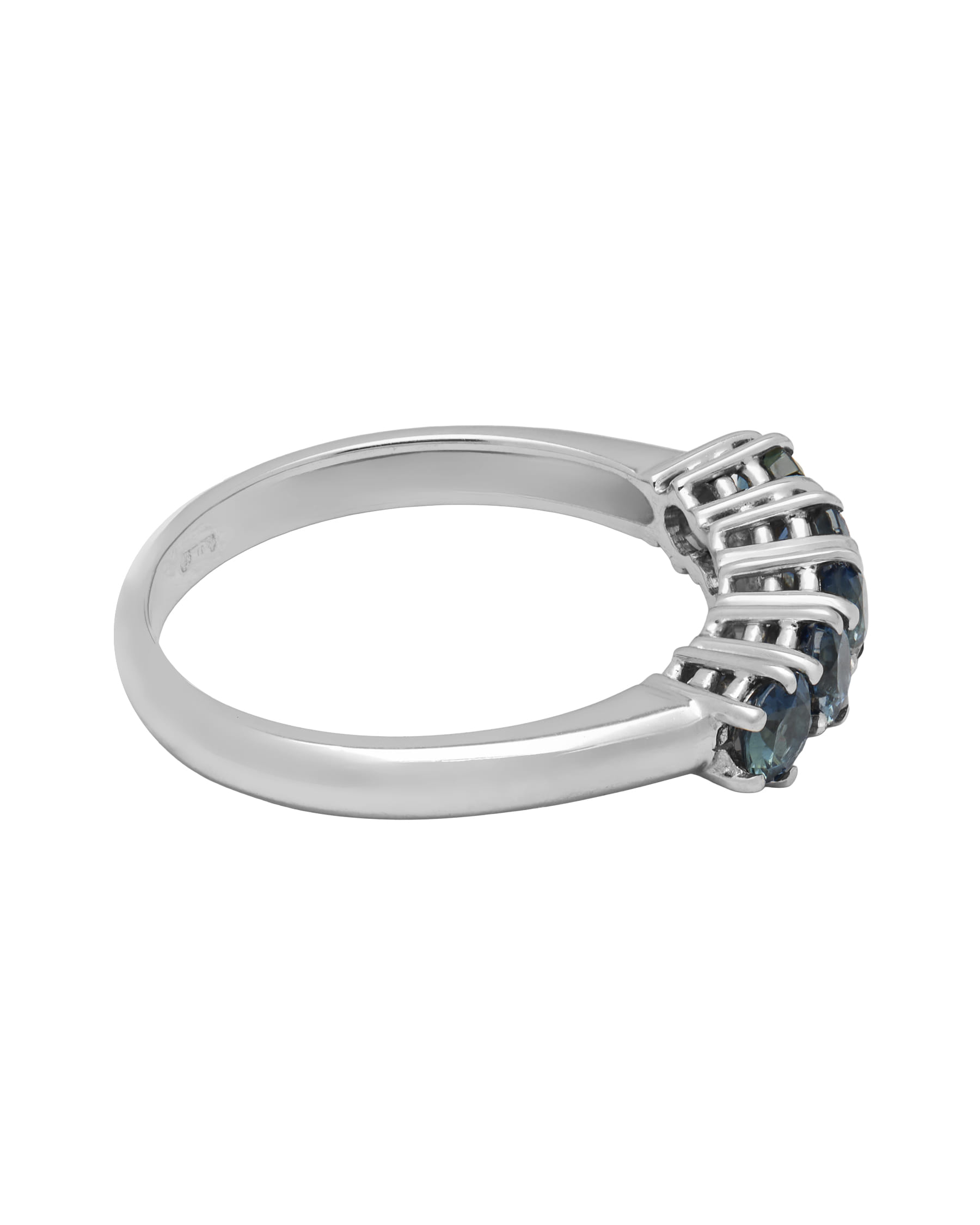 Anello veretta in oro bianco con zaffiri round-2