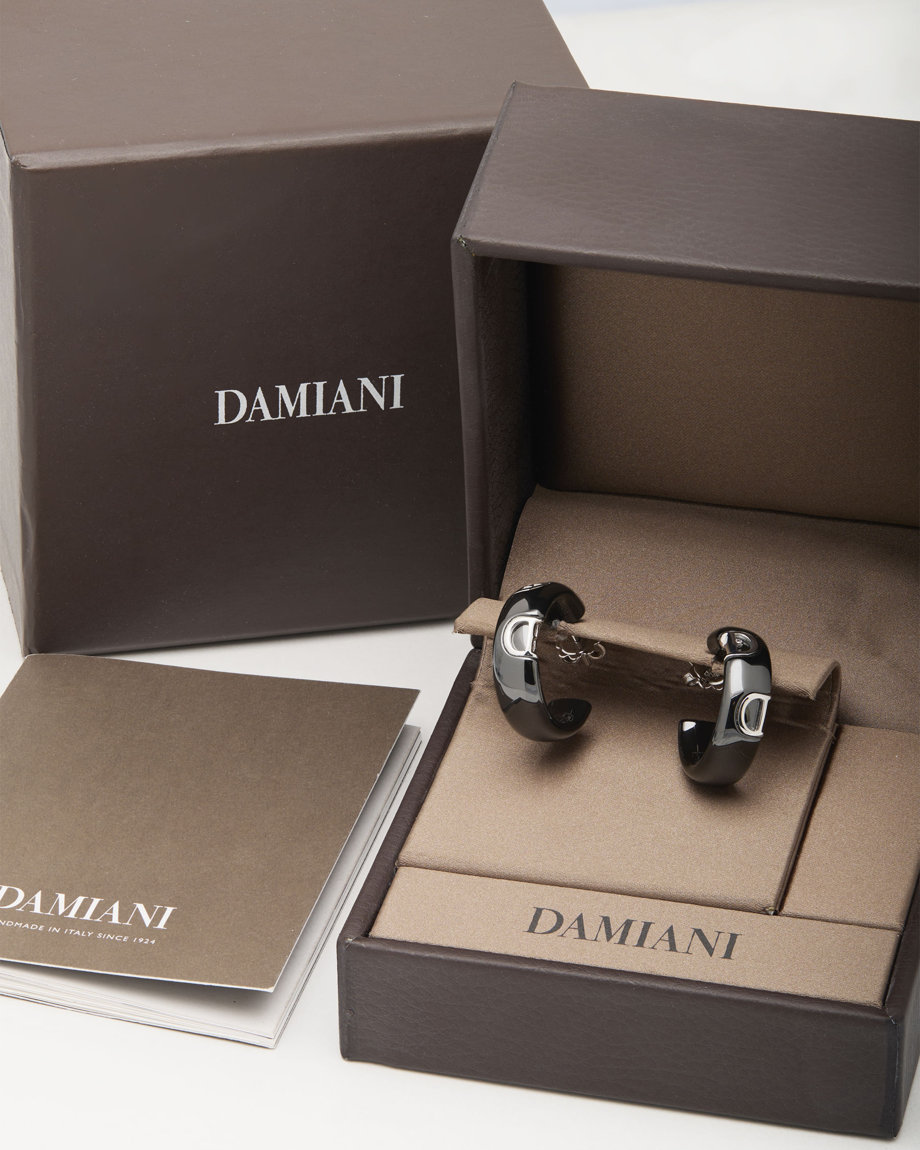 Orecchini damiani icon in ceramica nera e oro bianco-3