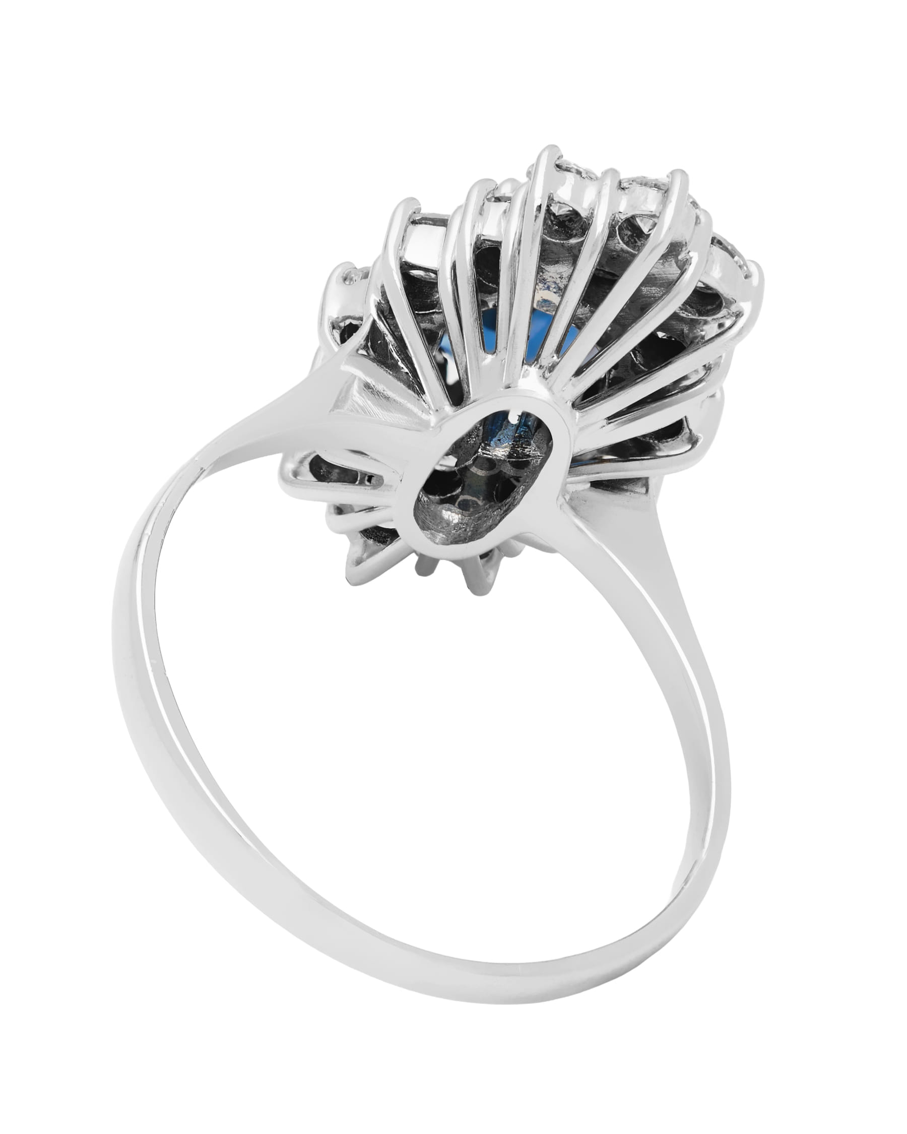 Anello forma di losanga con zaffiro centrale ovale e diamanti-3