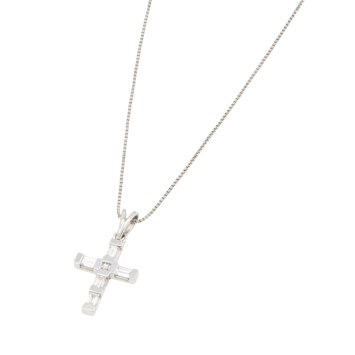 Collana Bliss in oro bianco con ciondolo croce e diamanti taglio fantasia