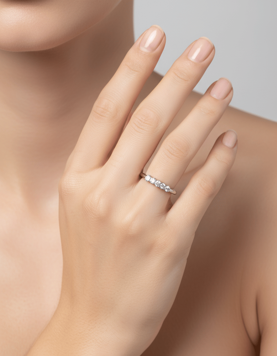 Anello veretta in oro bianco con 5 diamanti 0,25 ct-4