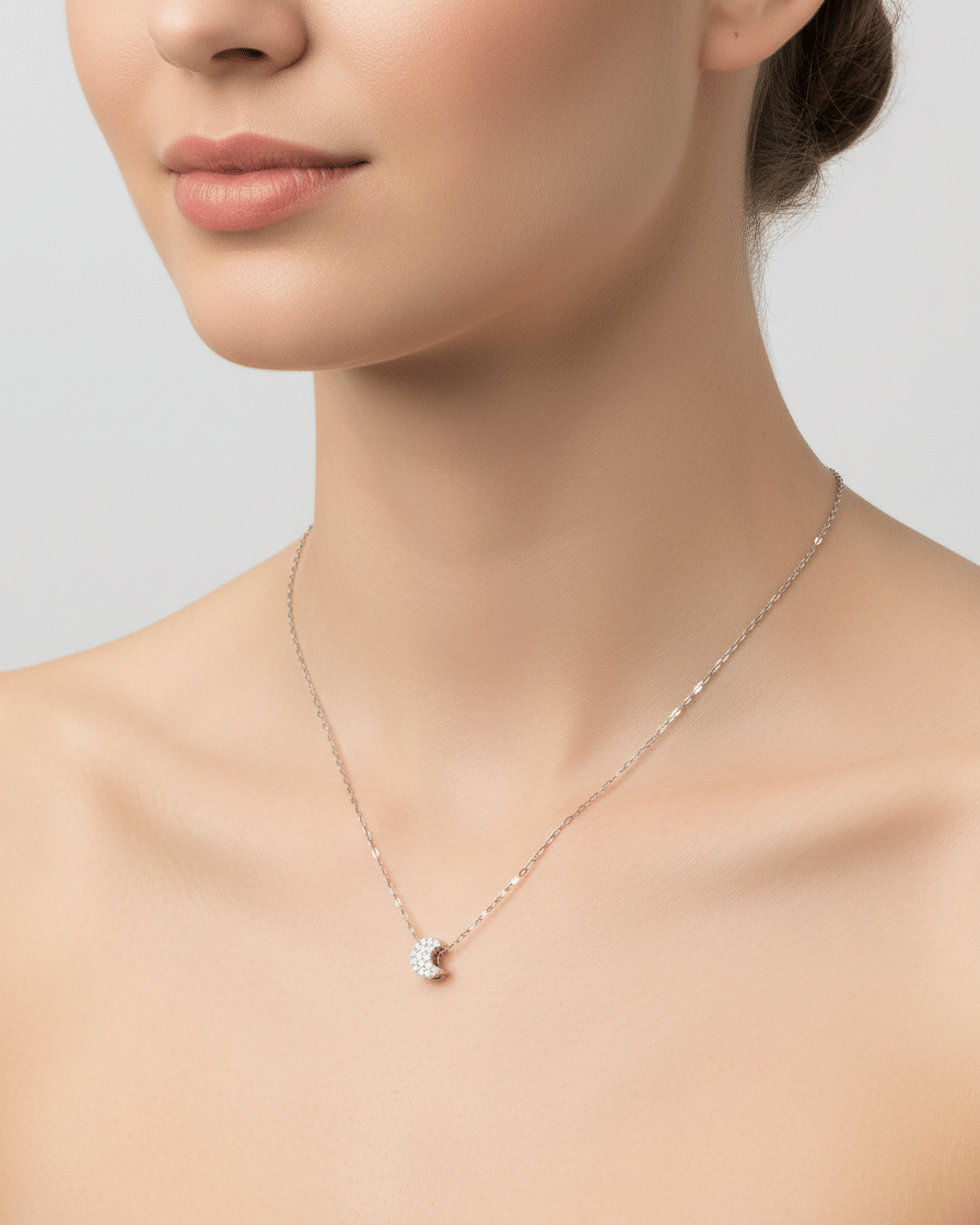 Catenina con ciondolo luna in oro bianco e diamanti-3