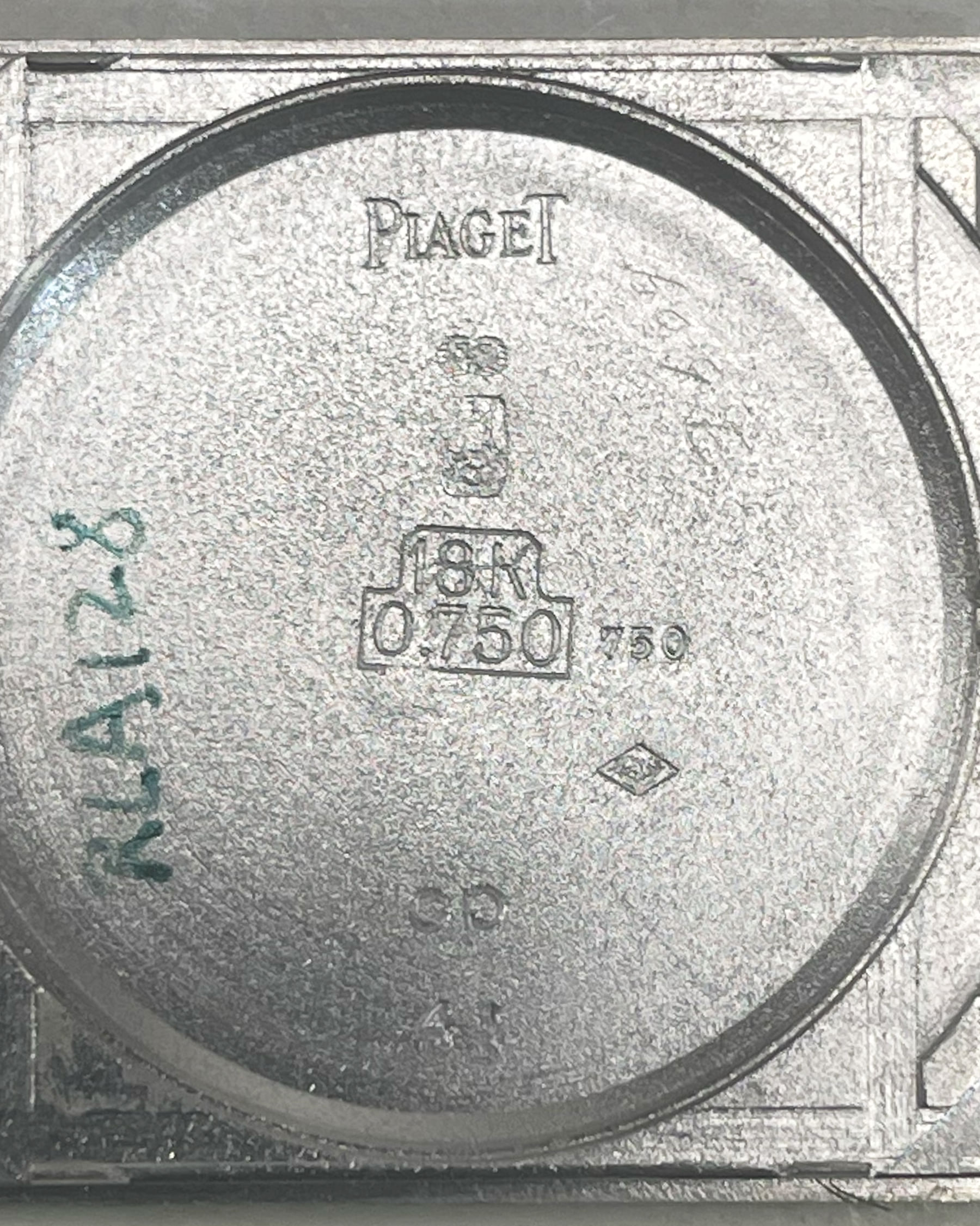 Piaget tank ultra-thin white gold 18 kt onyx and diamond dial ref 9150-10