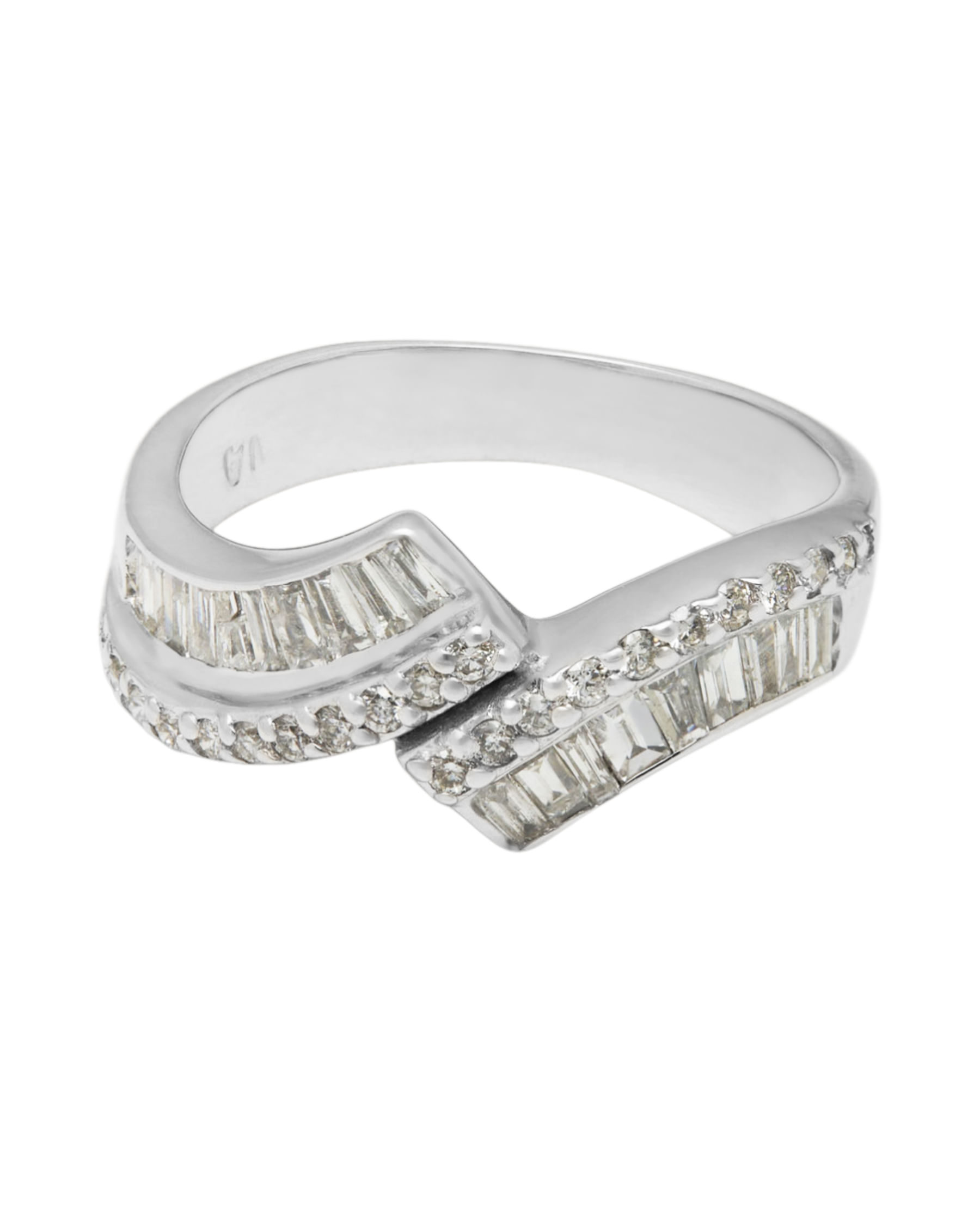 Anello fascia contrarie’ in oro bianco con diamanti round e baguette-1