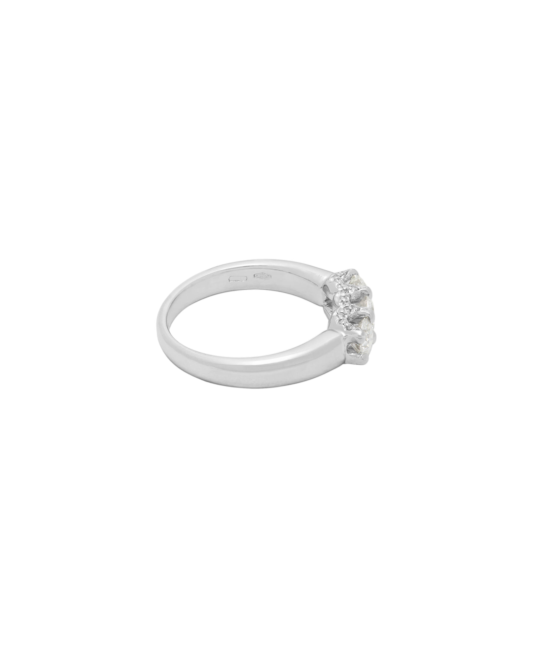 Anello trilogy con diamantini sul castone e 3 diamanti centrali 0,80 ct-2