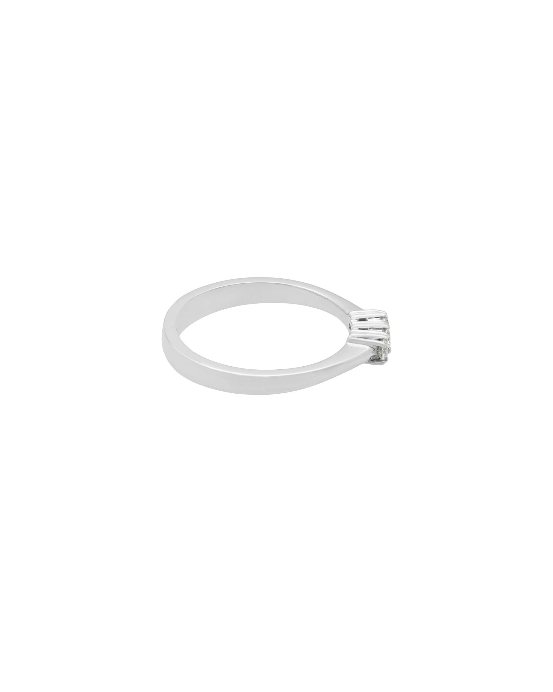 Anello trilogy in oro bianco con diamanti 0,15 ct-2