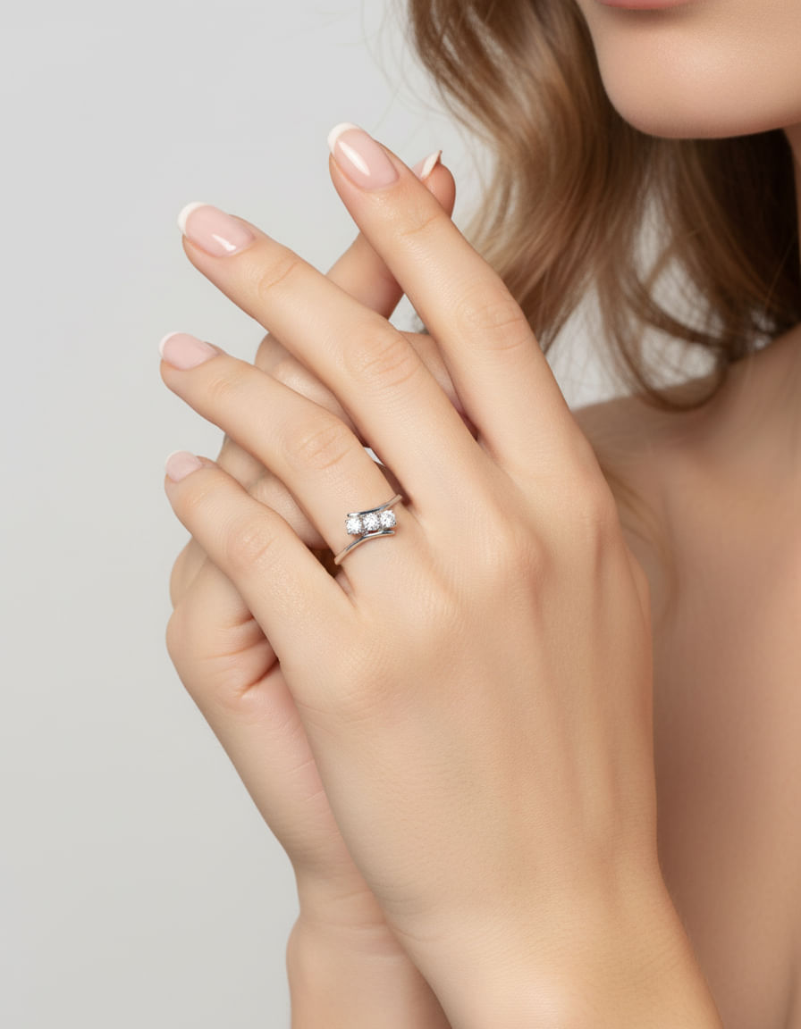 Anello trilogy contrariè in oro bianco con diamanti 0,15 ct-4