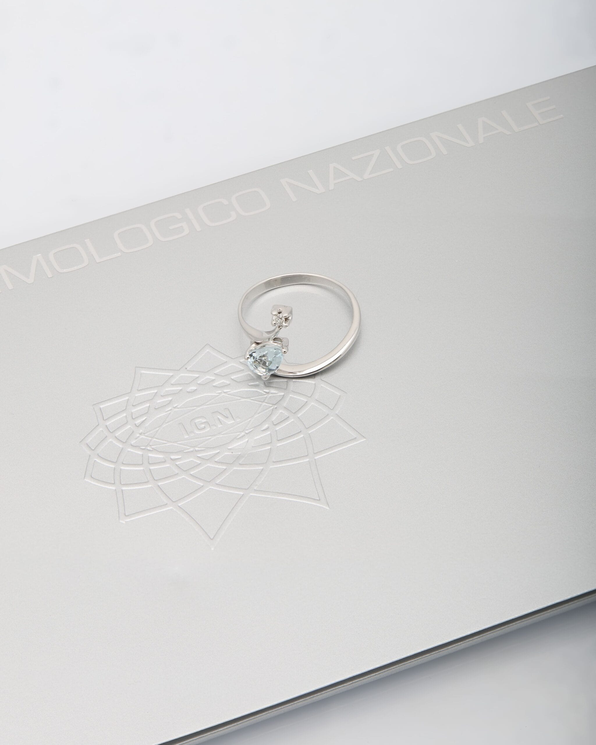 Anello contrariè con diamante e acquamarina a goccia-4