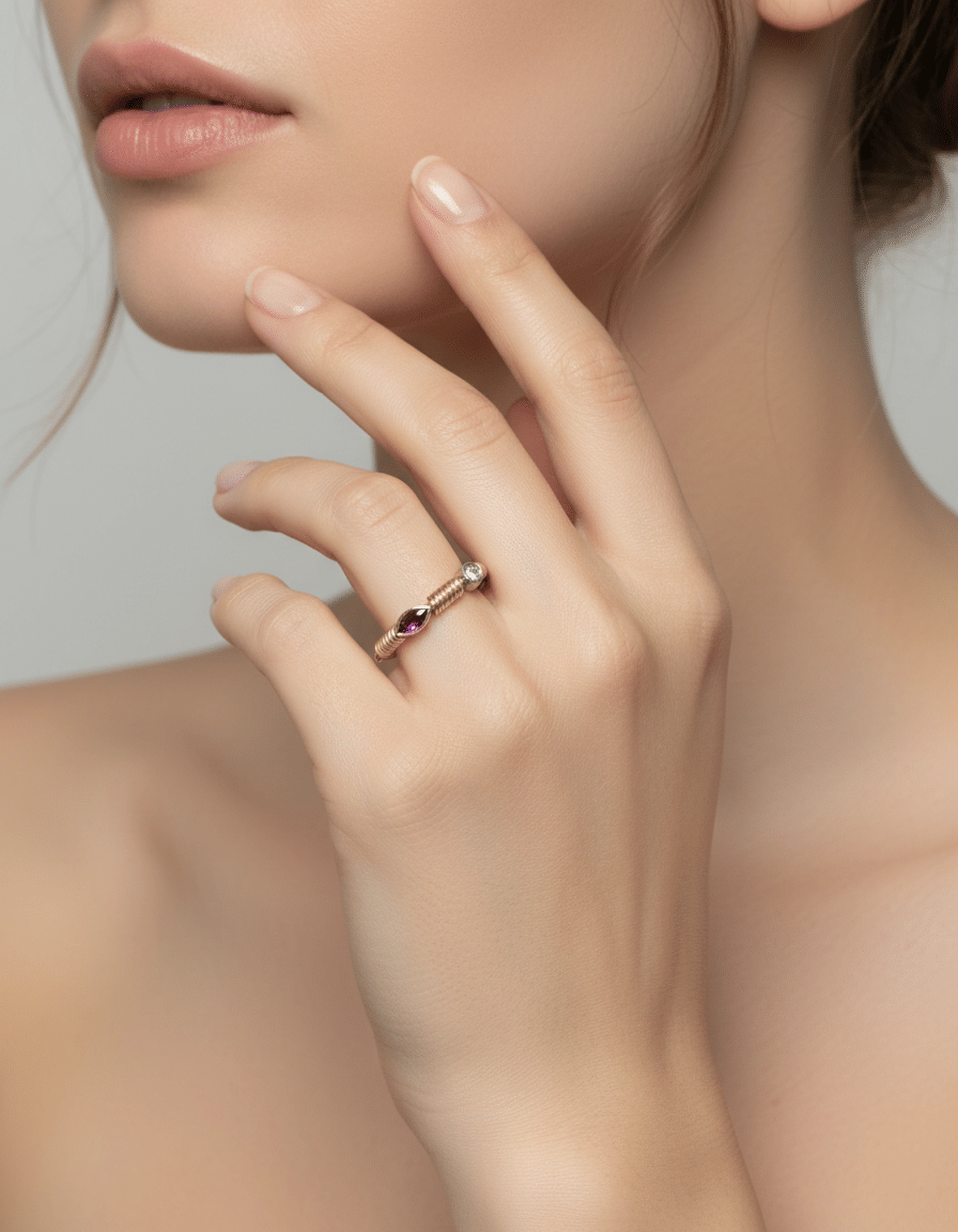 Anello oro bianco con elementi spirale diamante e rubino-4