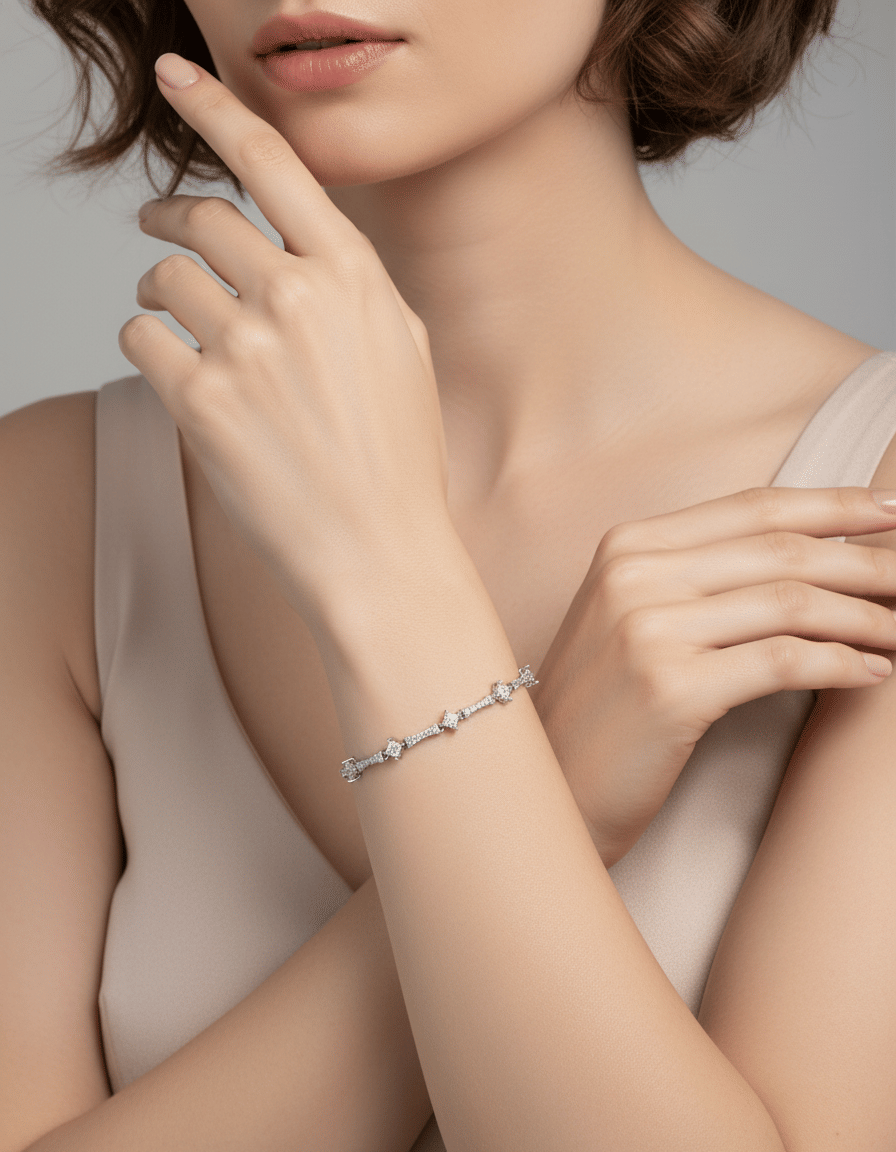 Bracciale in oro bianco con elementi a rombo e diamanti ed elementi lucidi-3