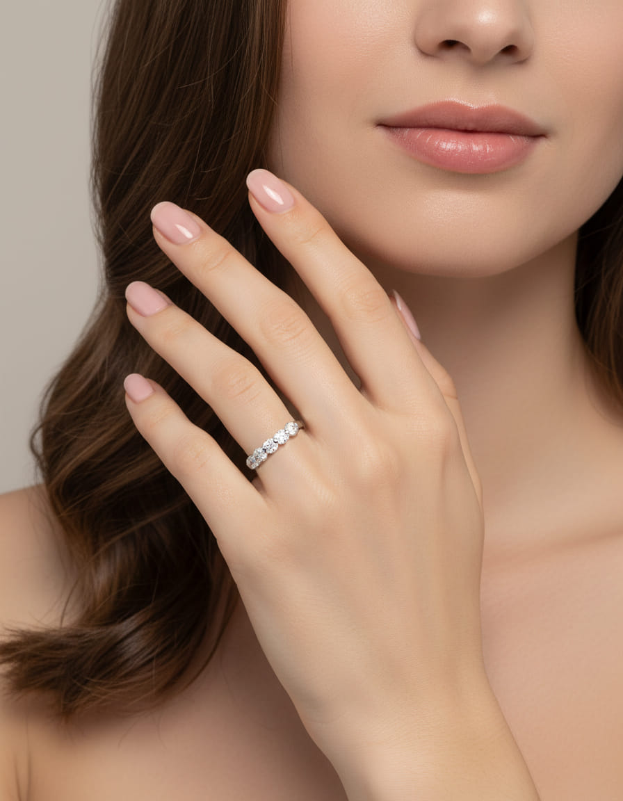 Anello veretta fiore in oro bianco con diamanti diamanti-4