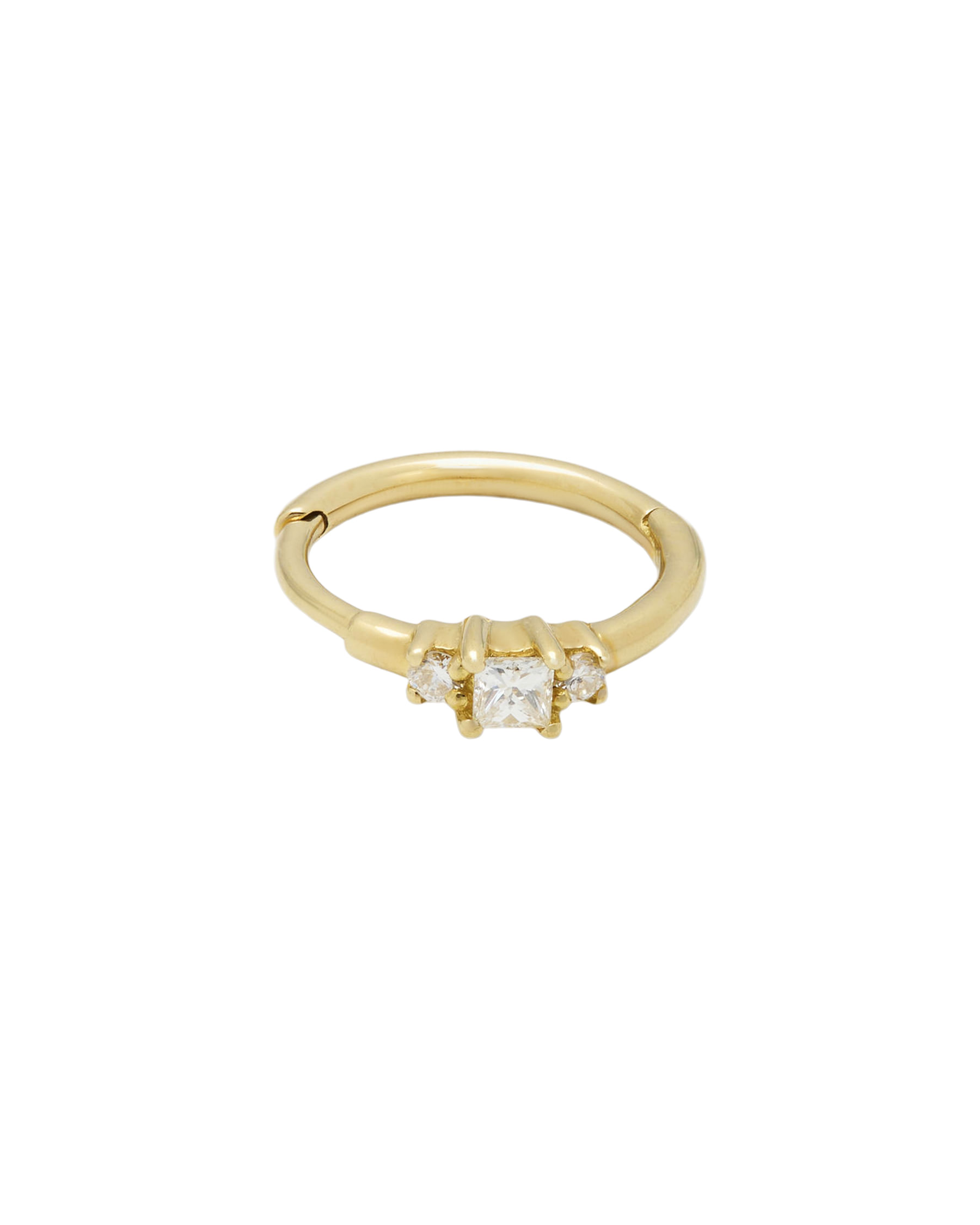Orecchino cerchietto singolo in oro giallo con diamanti round e princess-1