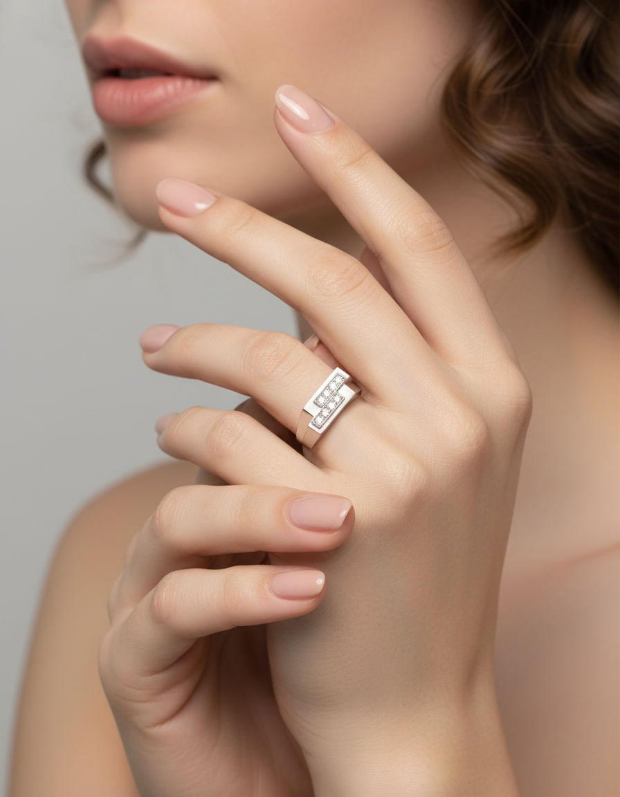 Anello geometrico in oro bianco satinato e lucido con diamanti-4