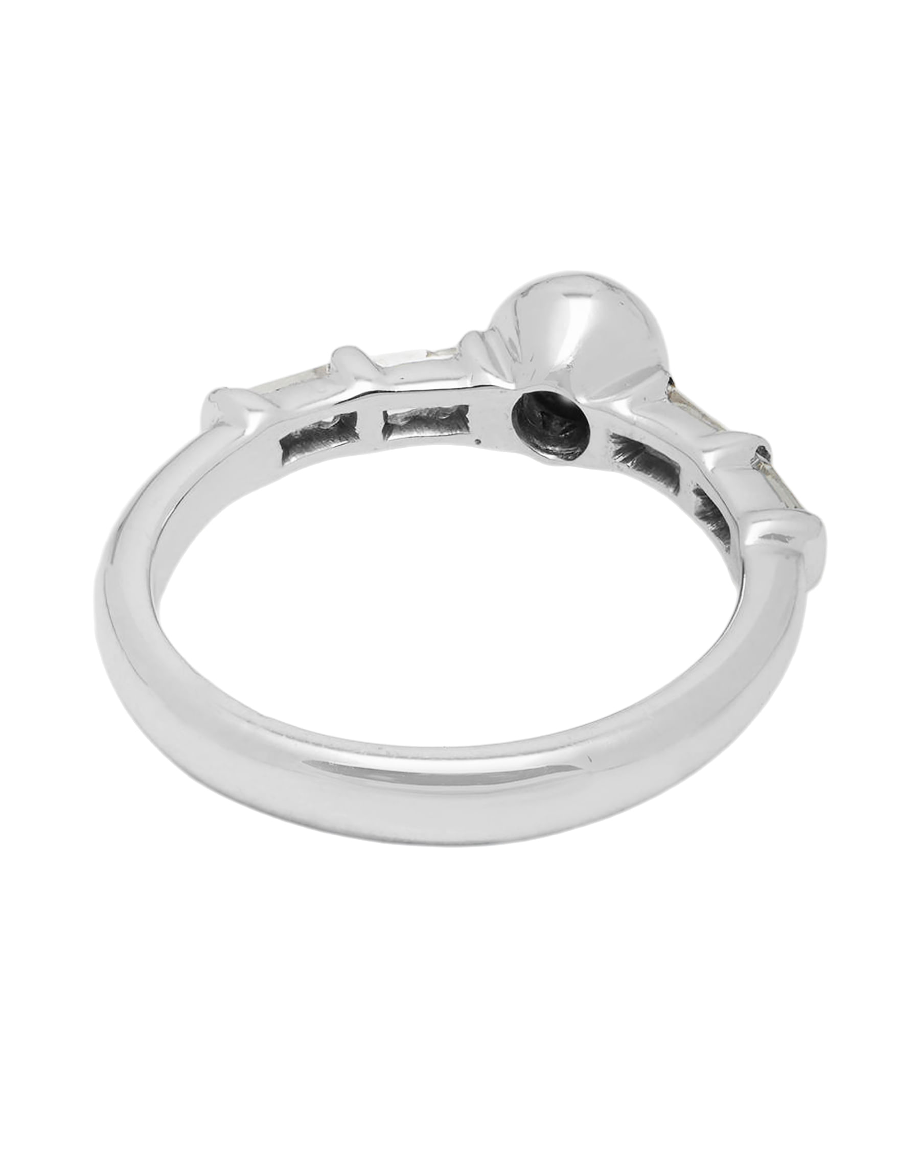 Anello solitario con diamante centrale con 4 diamanti laterali taglio baguette-3