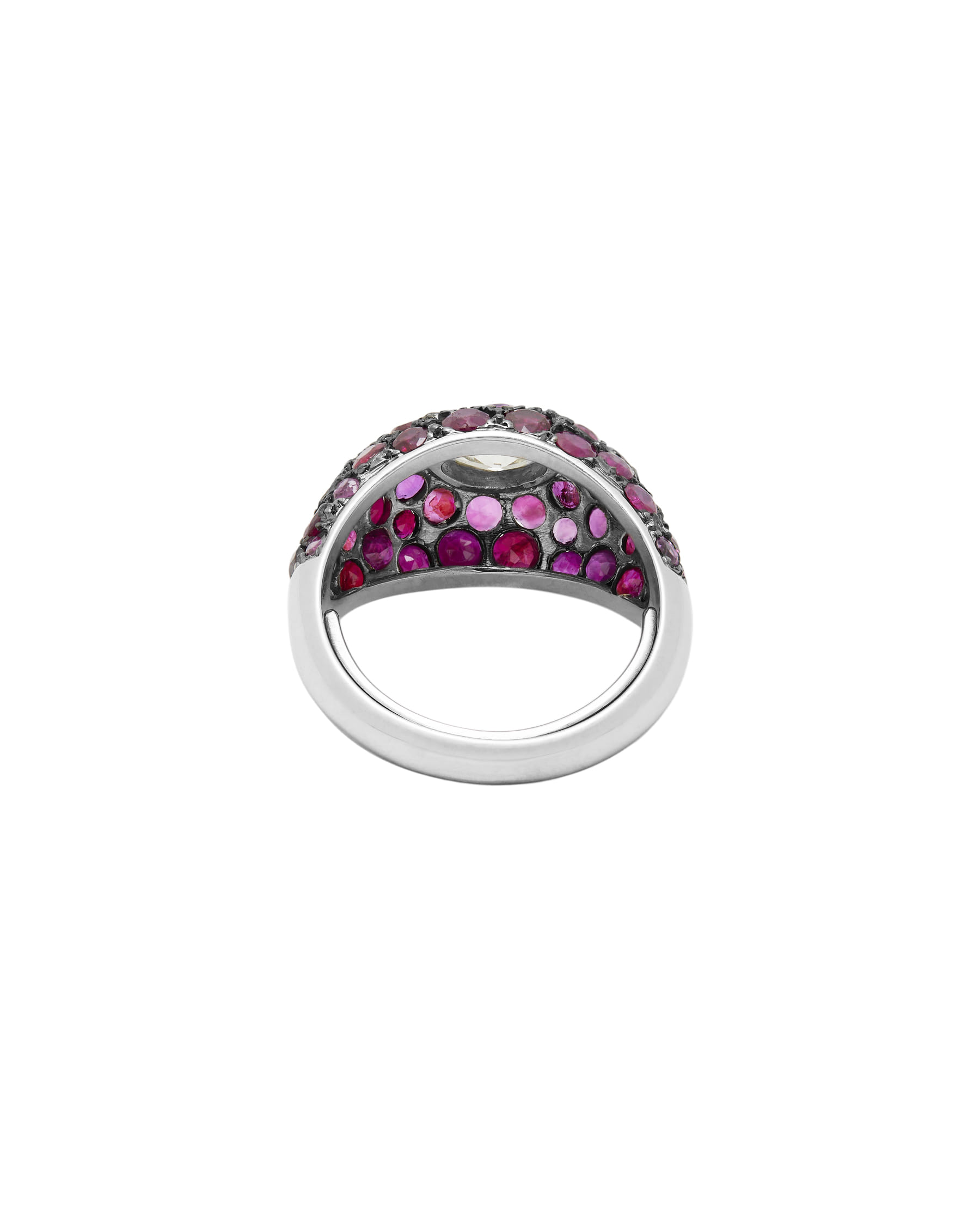 Anello fascia in oro bianco brunito con pavè di zaffiri rosa e diamante marquise-3