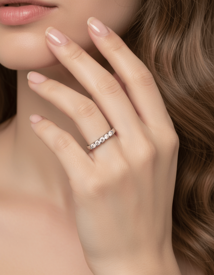 Anello veretta in oro bianco con 5 diamanti 0,25 ct-4