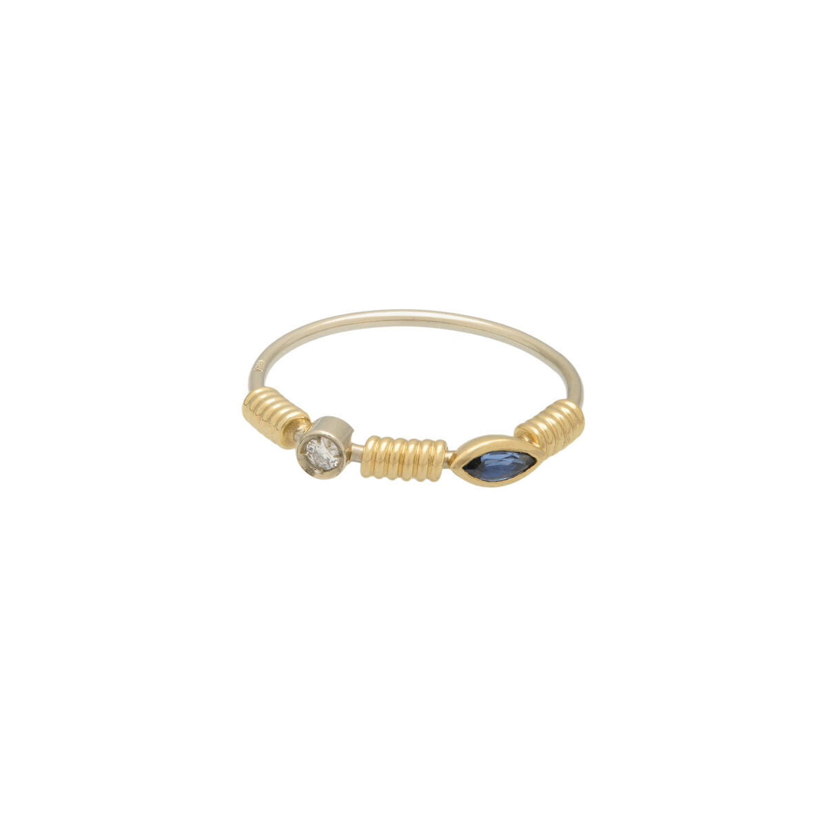 Anello oro bianco con elementi spirale in oro giallo con diamante e zaffiro-1