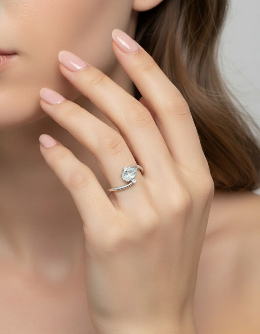 Anello con acquamarina goccia e 2 diamanti laterali-5