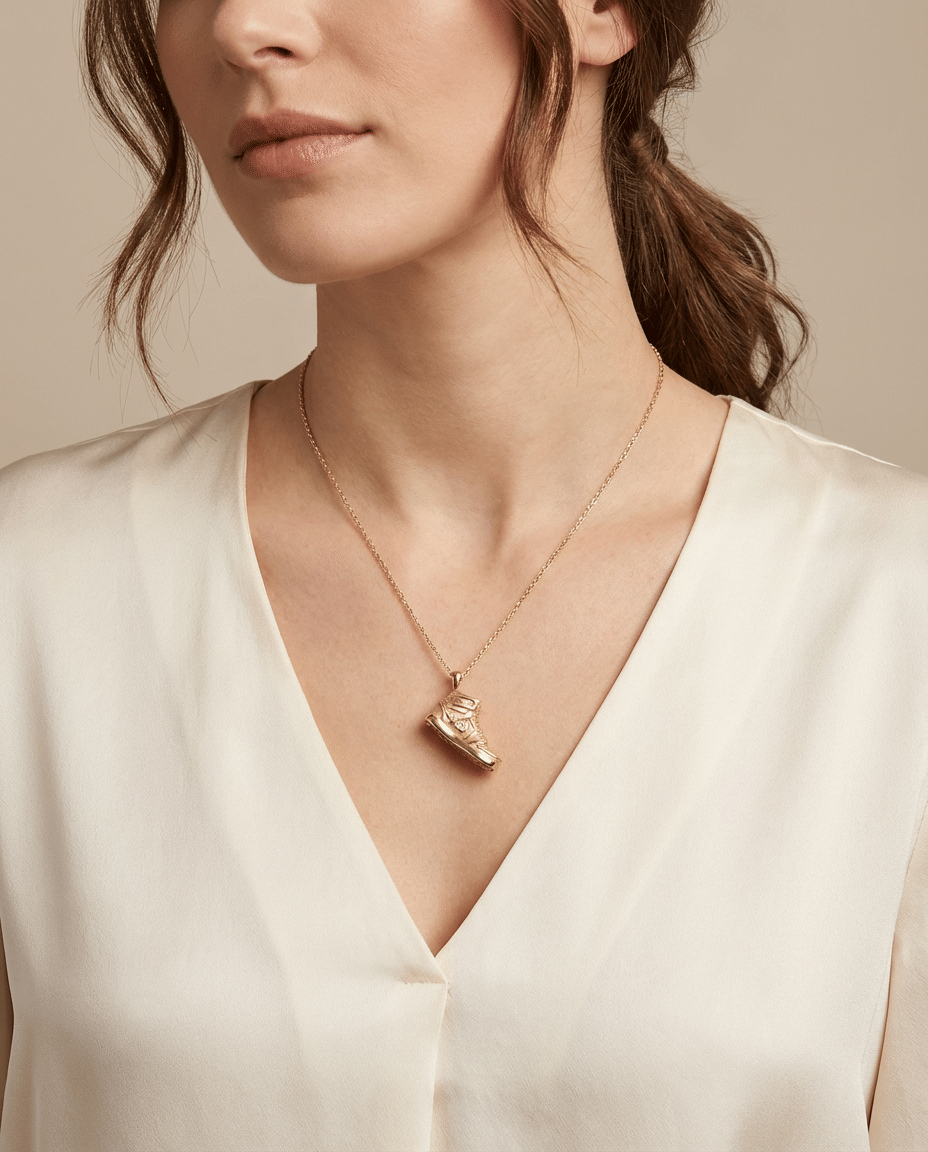 Ciondolo scarpa nike modello jordan in oro rosa e diamanti-4