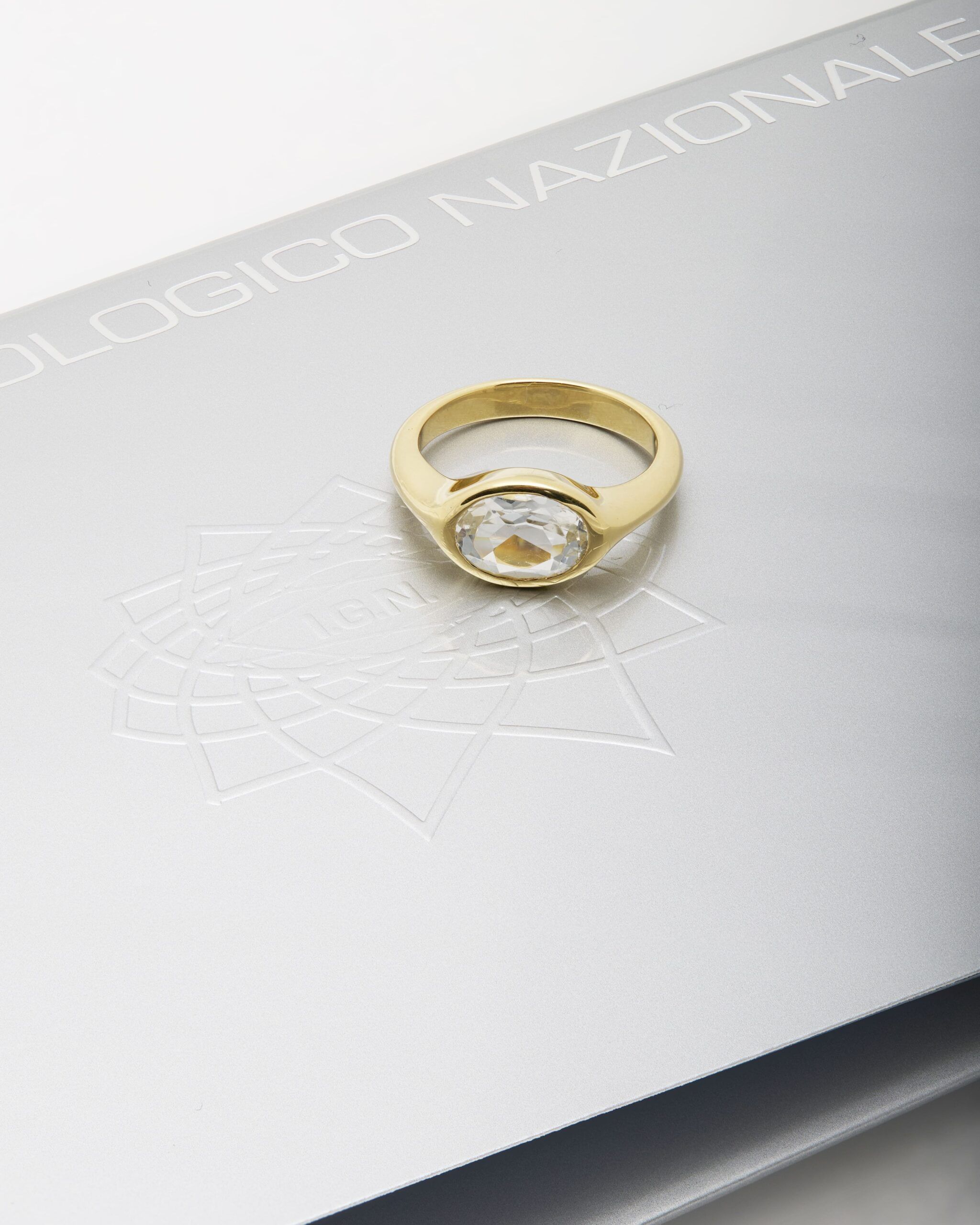 Anello in oro giallo con topazio 2,50 ct-4