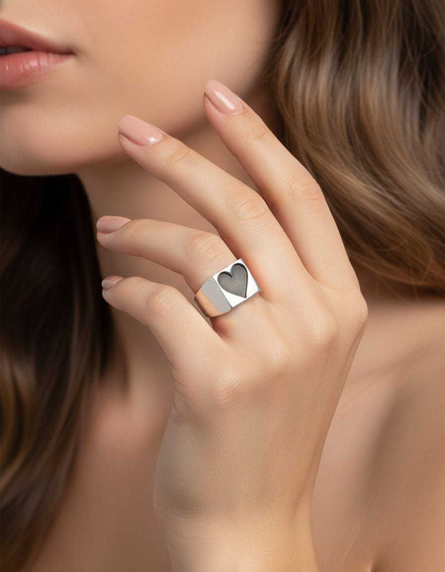 Anello andrea925 sigillo quadrato cuore nero in argento-3