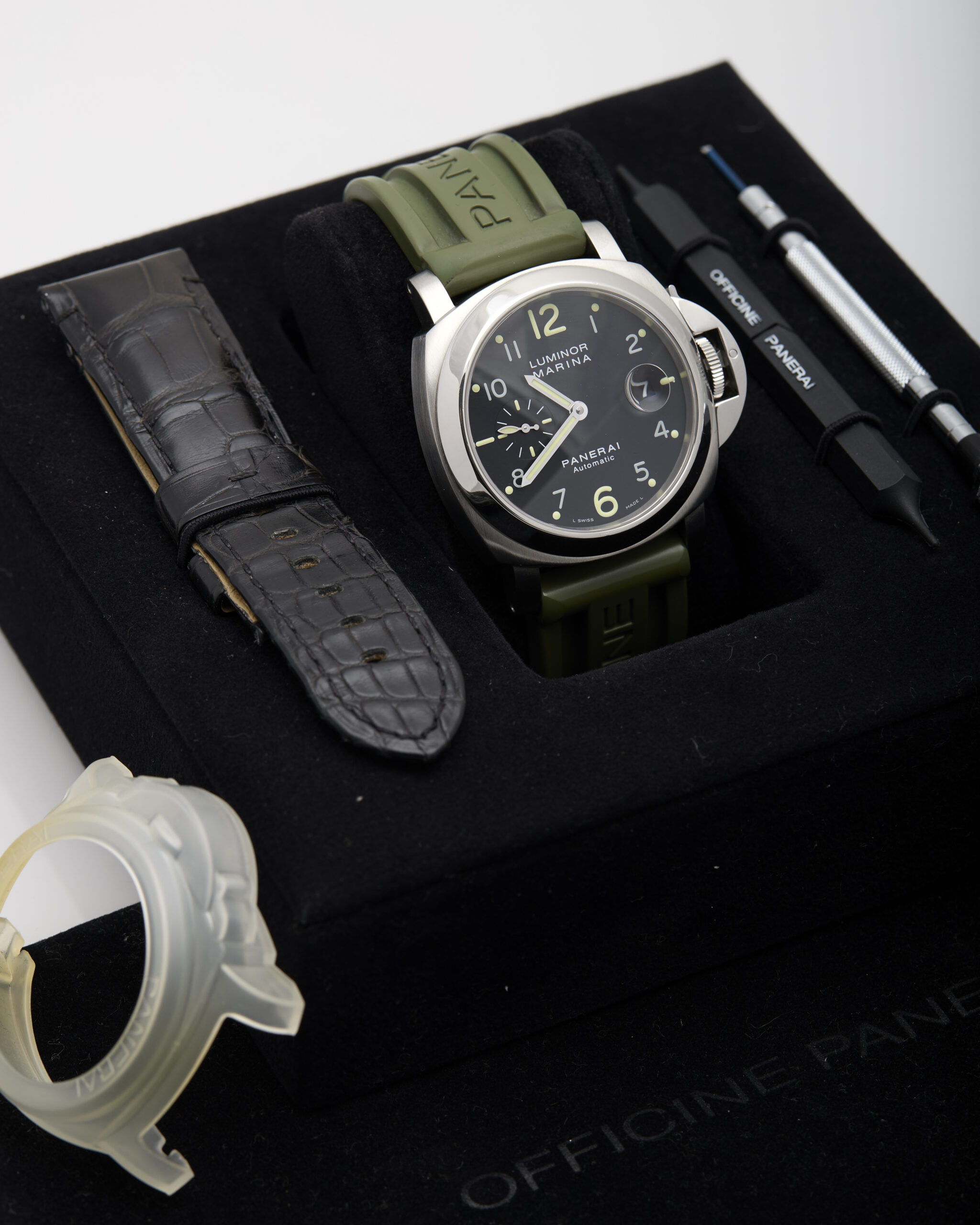 Panerai luminor marina black dial automatic ref pam 00104-6