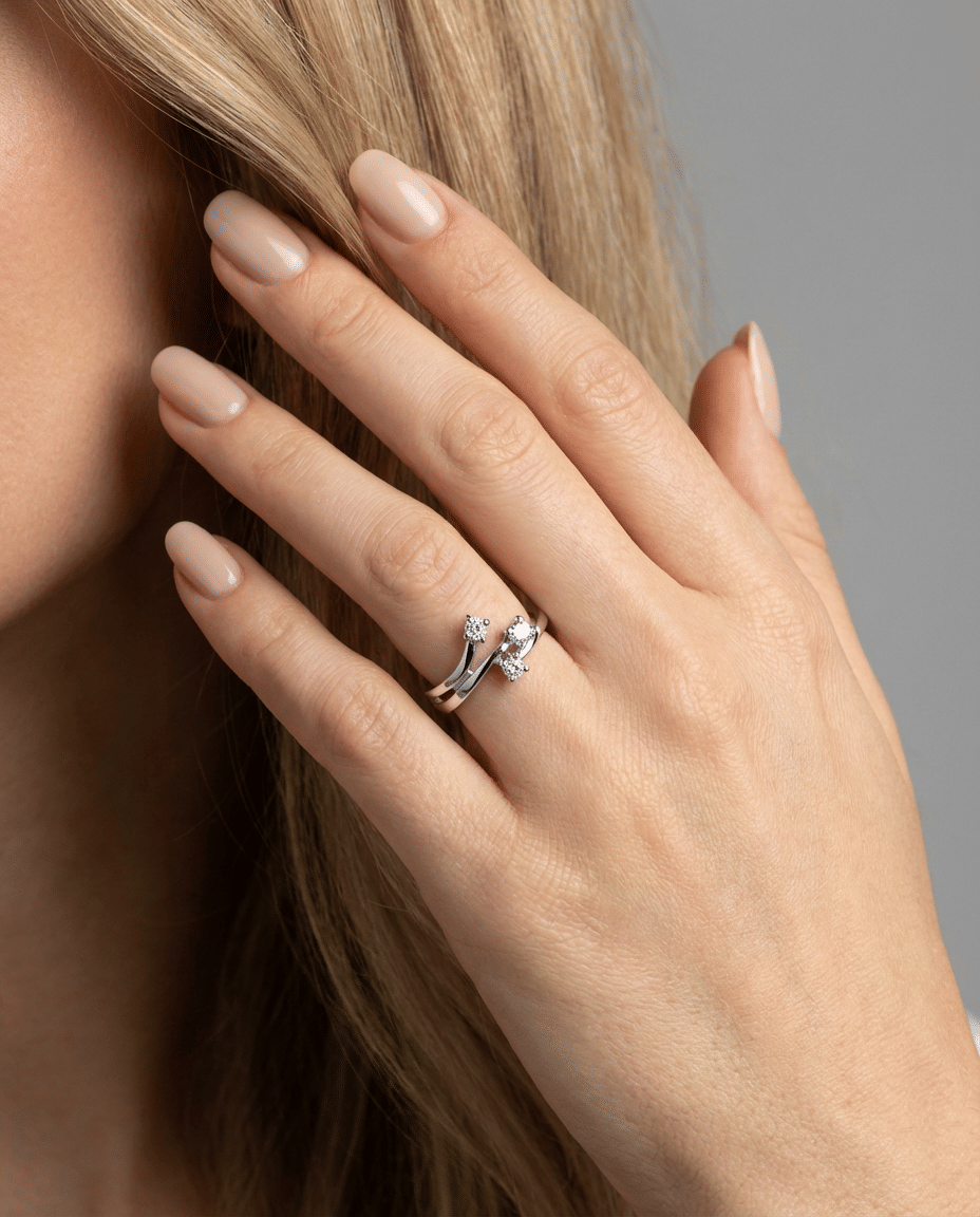 Anello trilogy in oro bianco con diamanti 0,17ct-4