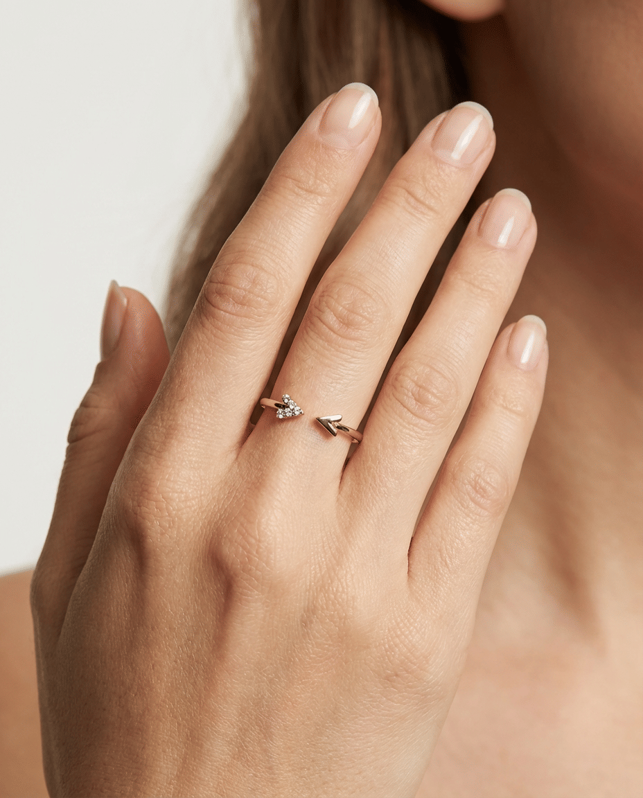 Anello in oro rosa con doppia freccia e diamanti-4