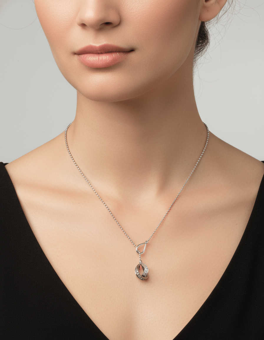 Collana in oro bianco con ciondolo goccia tridimensionale doppia fascia e diamanti bianchi e brown-3