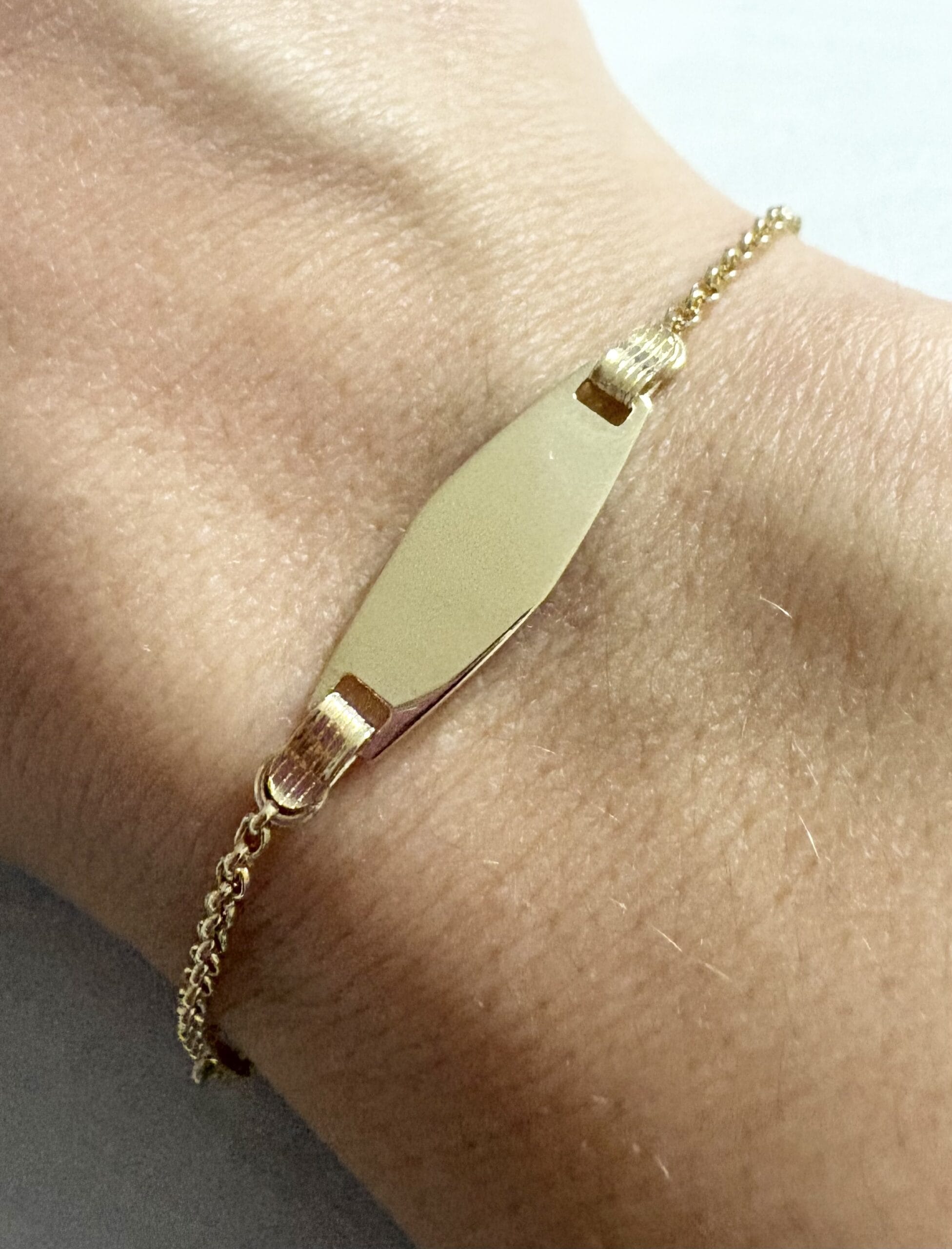 Bracciale targhetta in oro giallo con coccinella-3