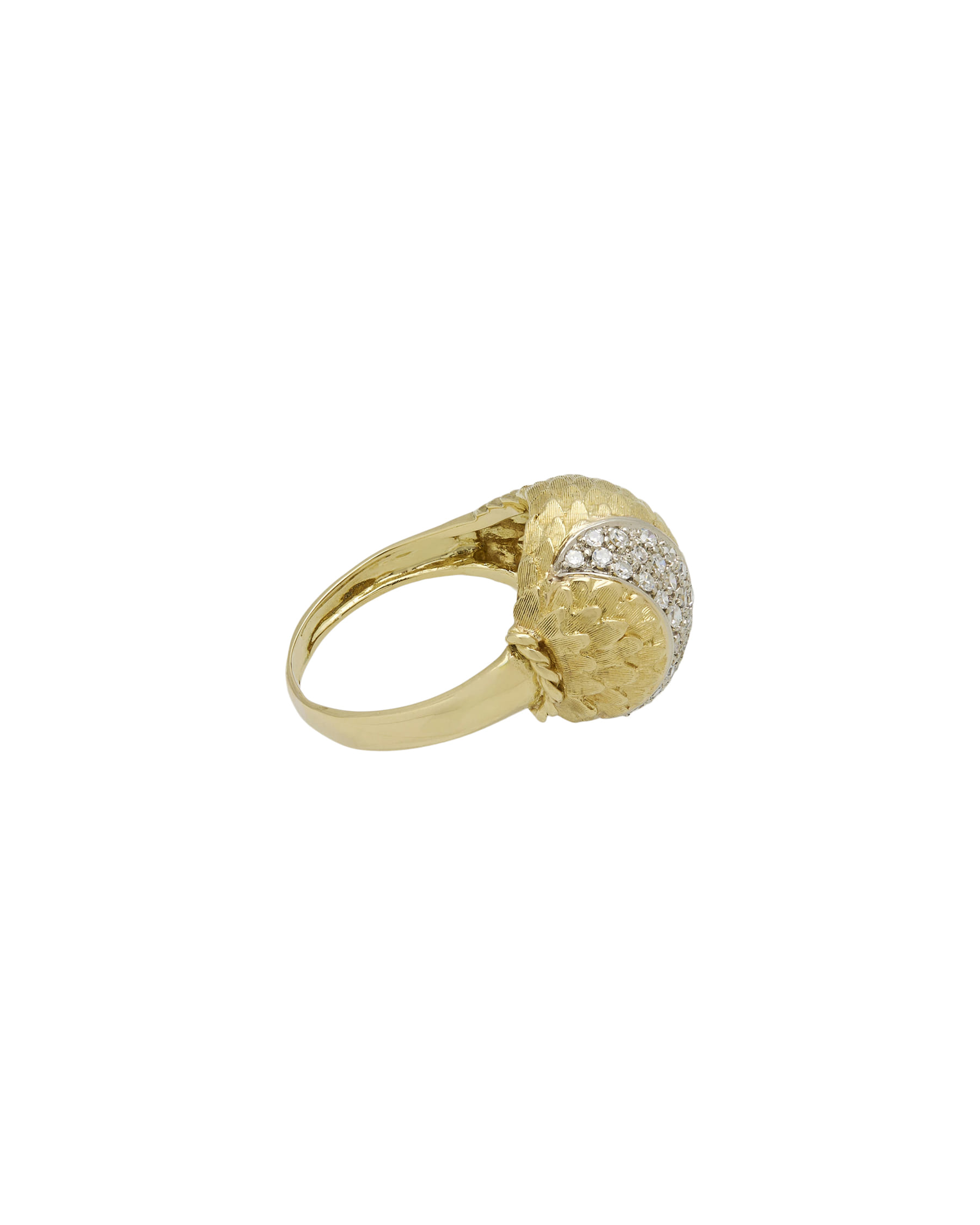 Anello in oro giallo cesellato con mezza luna in oro bianco con diamanti-2