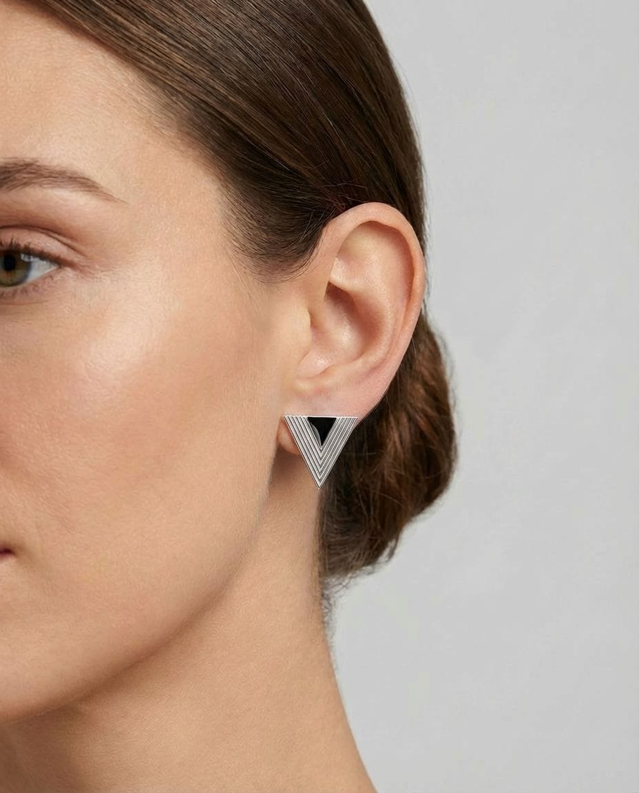 Orecchini triangolo in argento con onice nera-3
