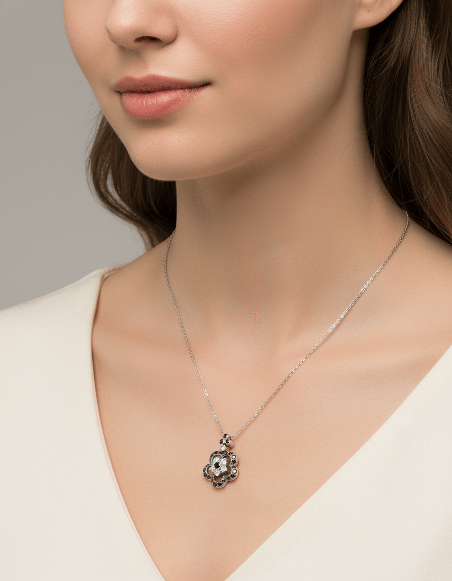 Catenina con ciondolo fiore in oro bianco con diamanti neri e bianchi-3